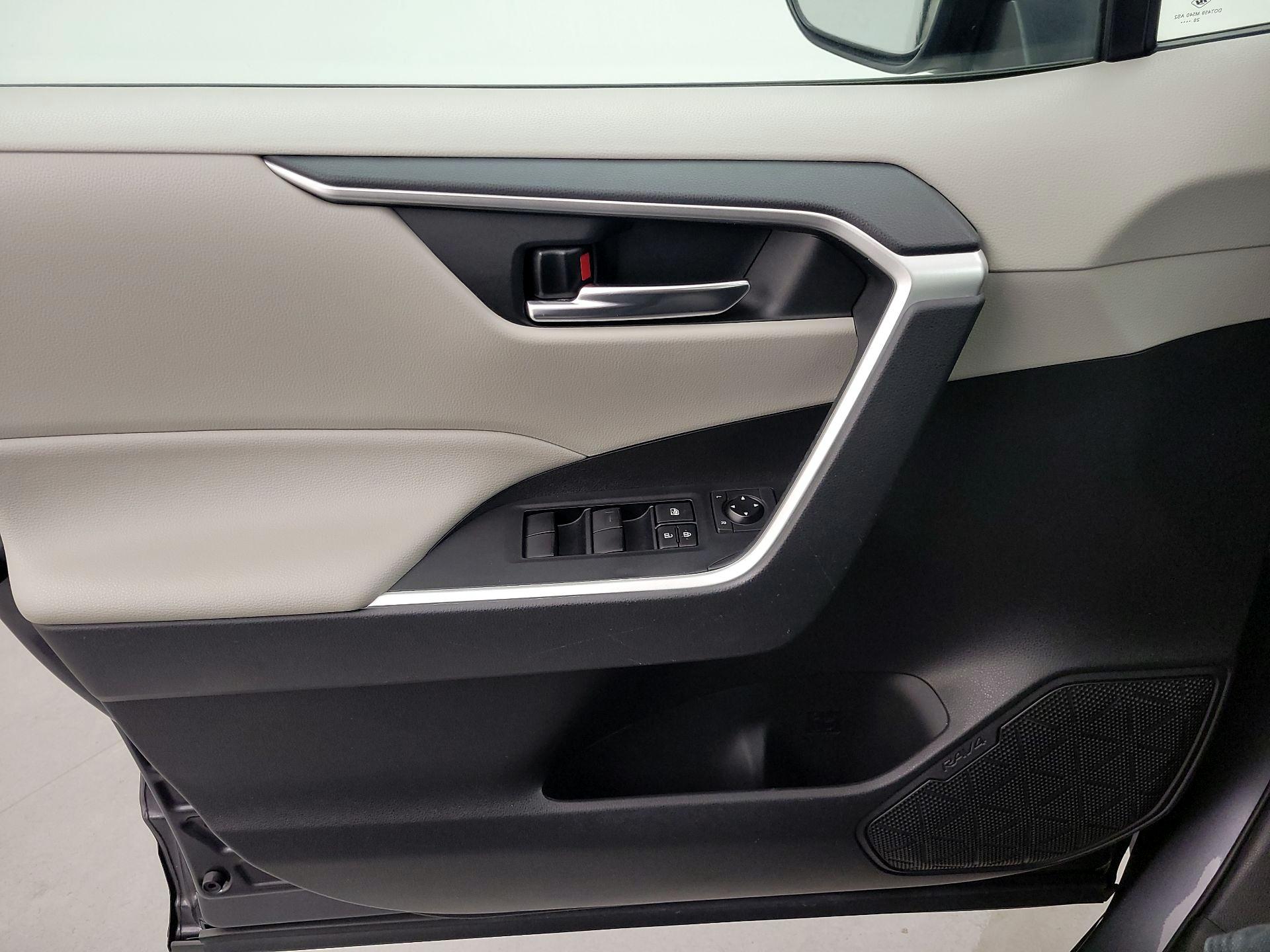 Thumbnail: 2021 Toyota RAV4 - 12