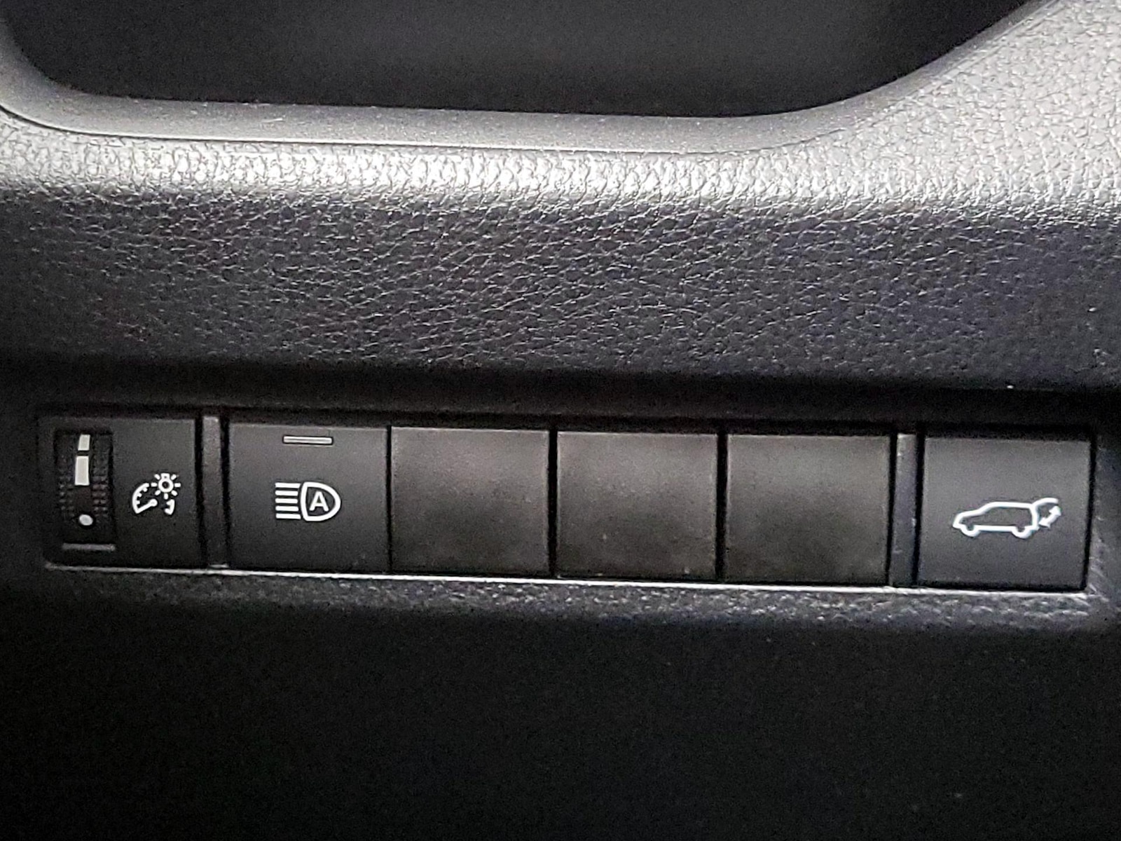 2021 Toyota RAV4 XLE - Photo 14