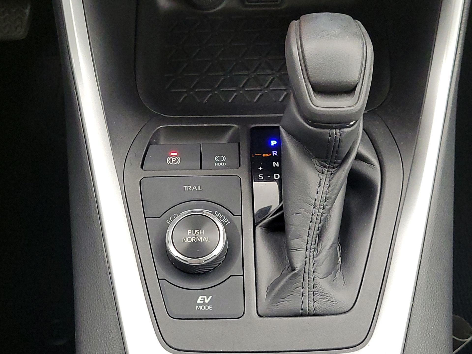 Thumbnail: 2021 Toyota RAV4 - 18