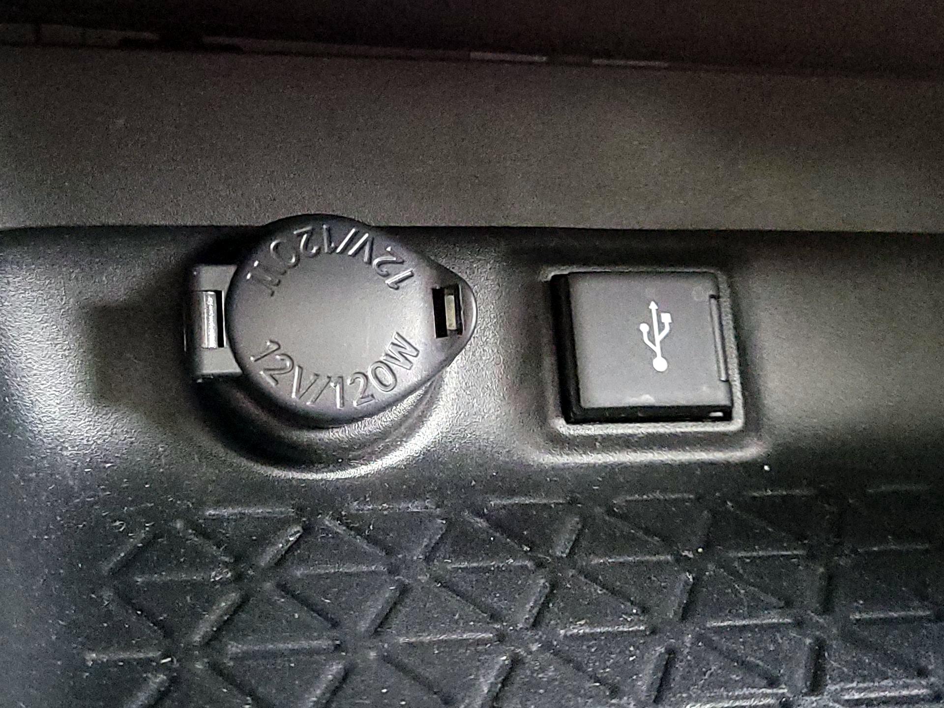 Thumbnail: 2021 Toyota RAV4 - 19