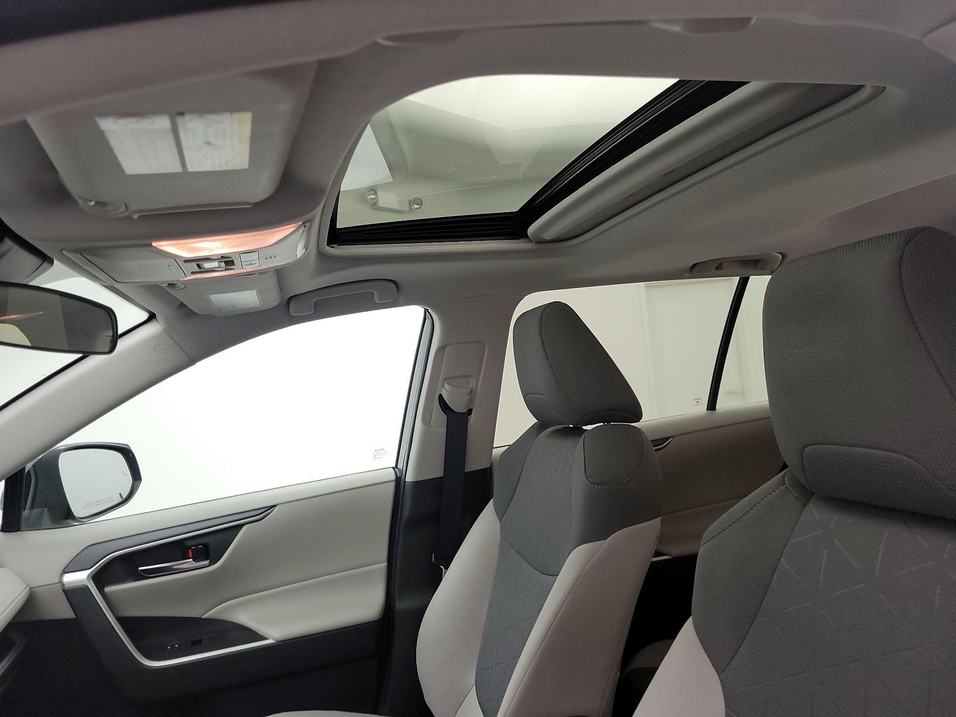 Thumbnail: 2021 Toyota RAV4 - 20