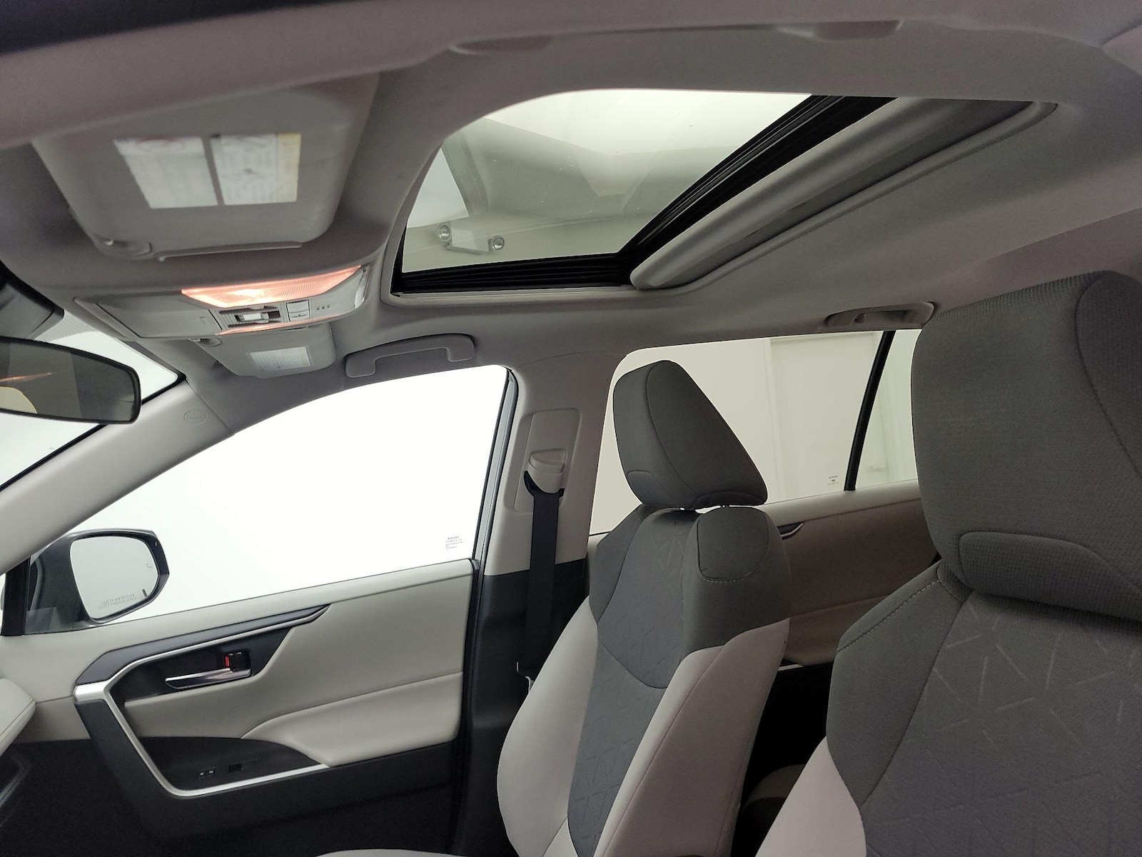 2021 Toyota RAV4 XLE - Photo 21