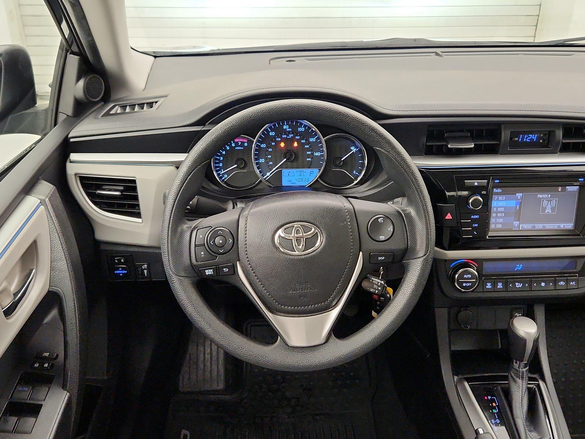 Thumbnail: 2015 Toyota Corolla - 10