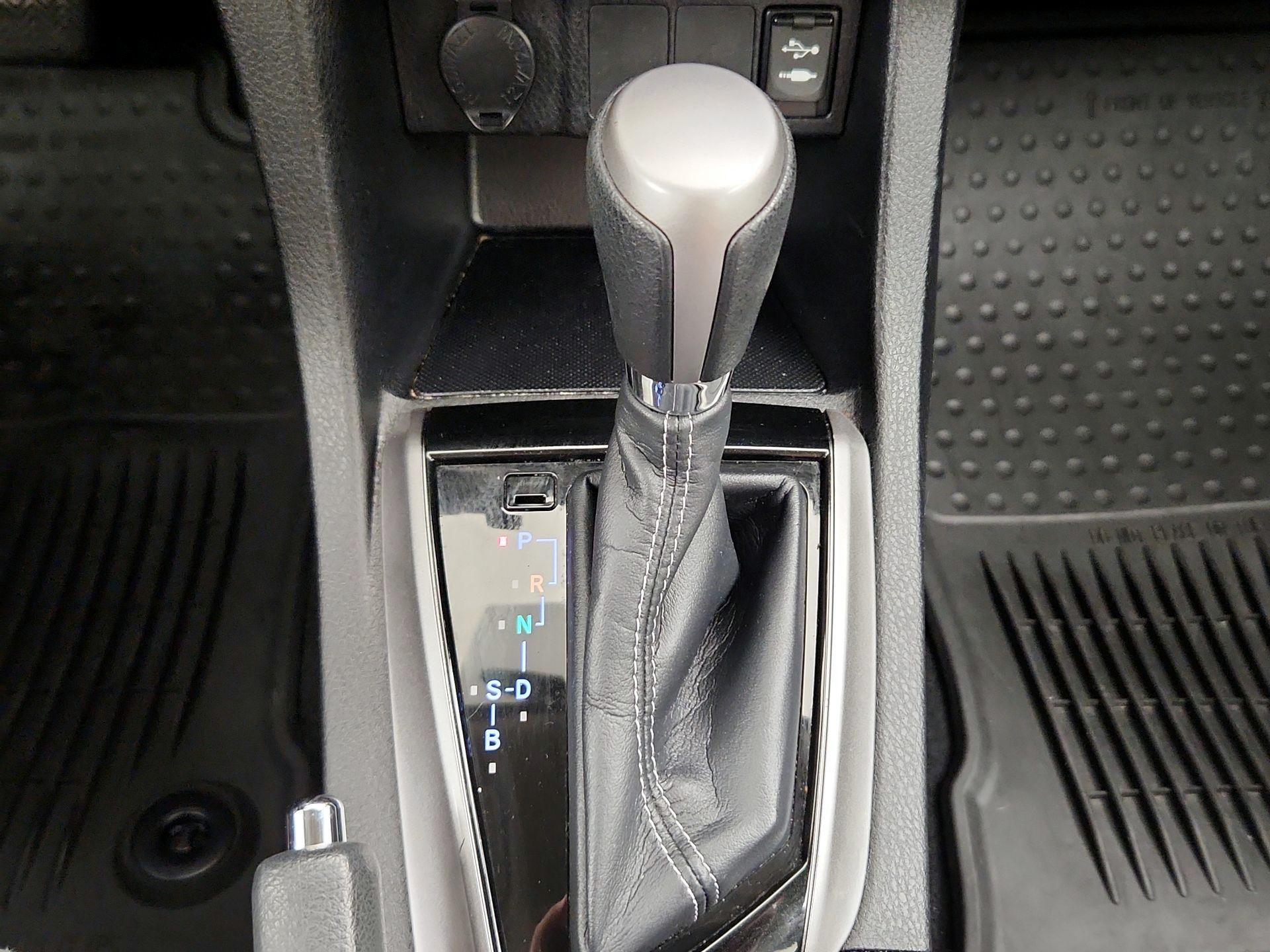 Thumbnail: 2015 Toyota Corolla - 17