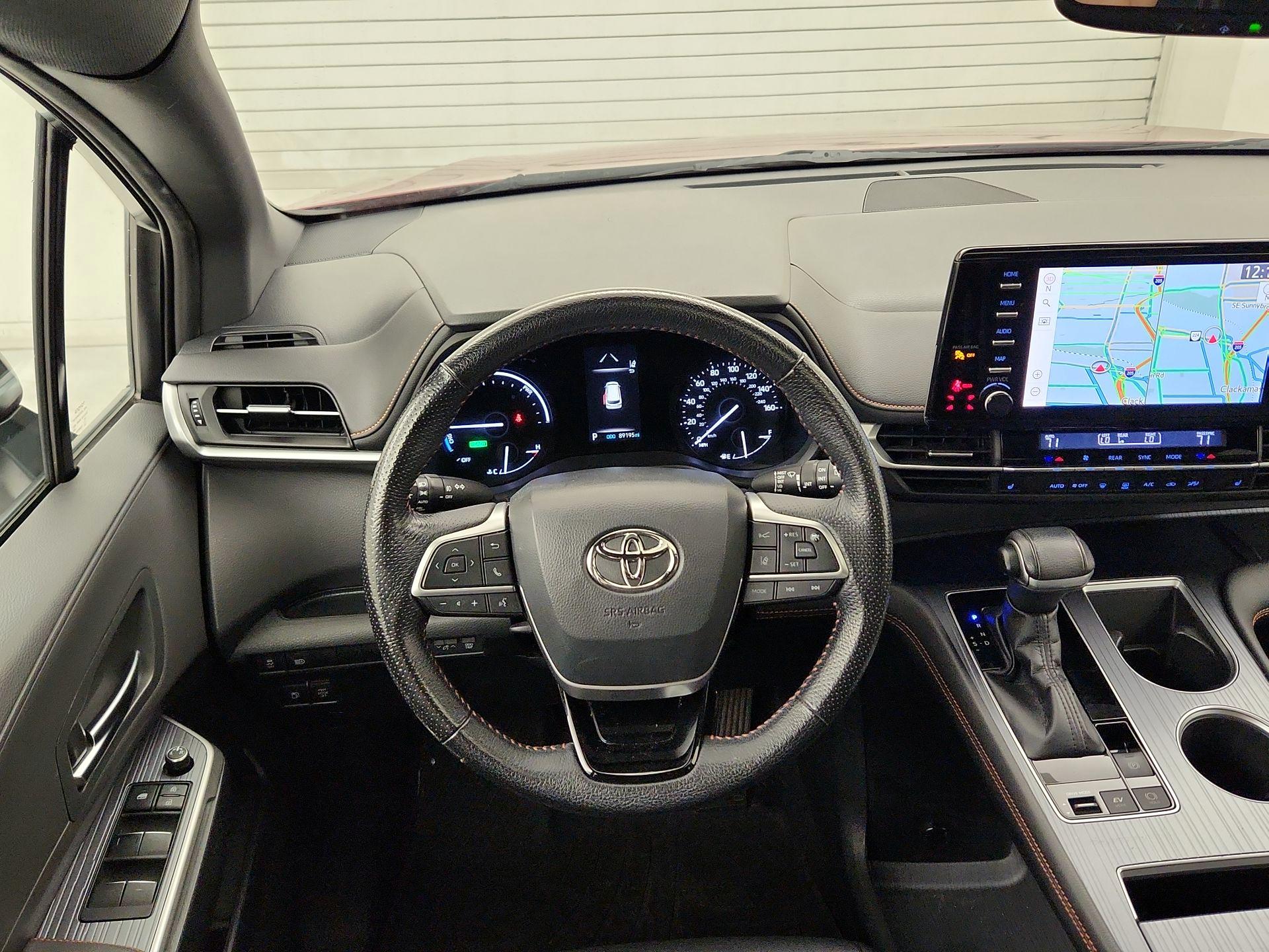 Thumbnail: 2021 Toyota Sienna - 10