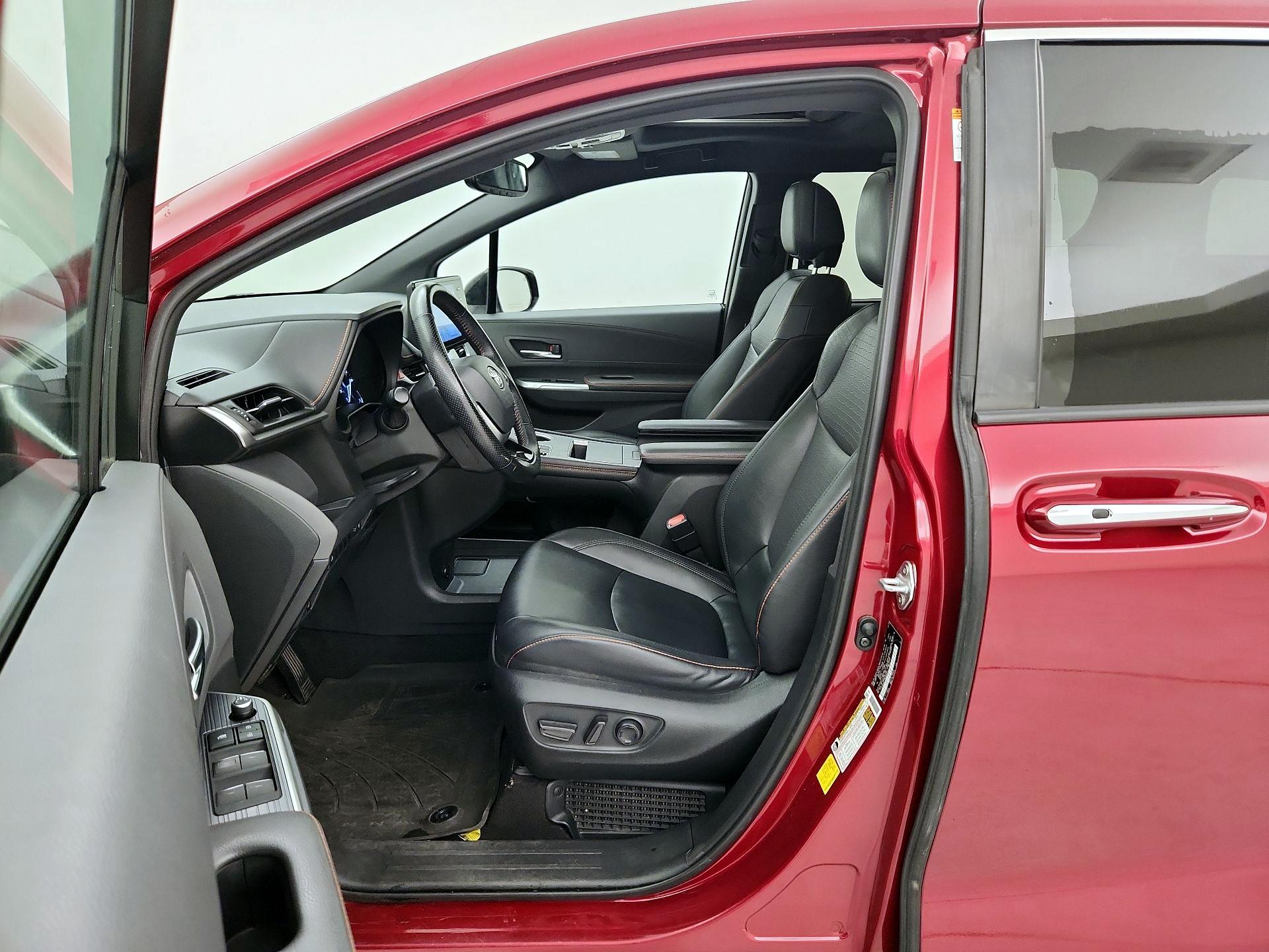 Thumbnail: 2021 Toyota Sienna - 11