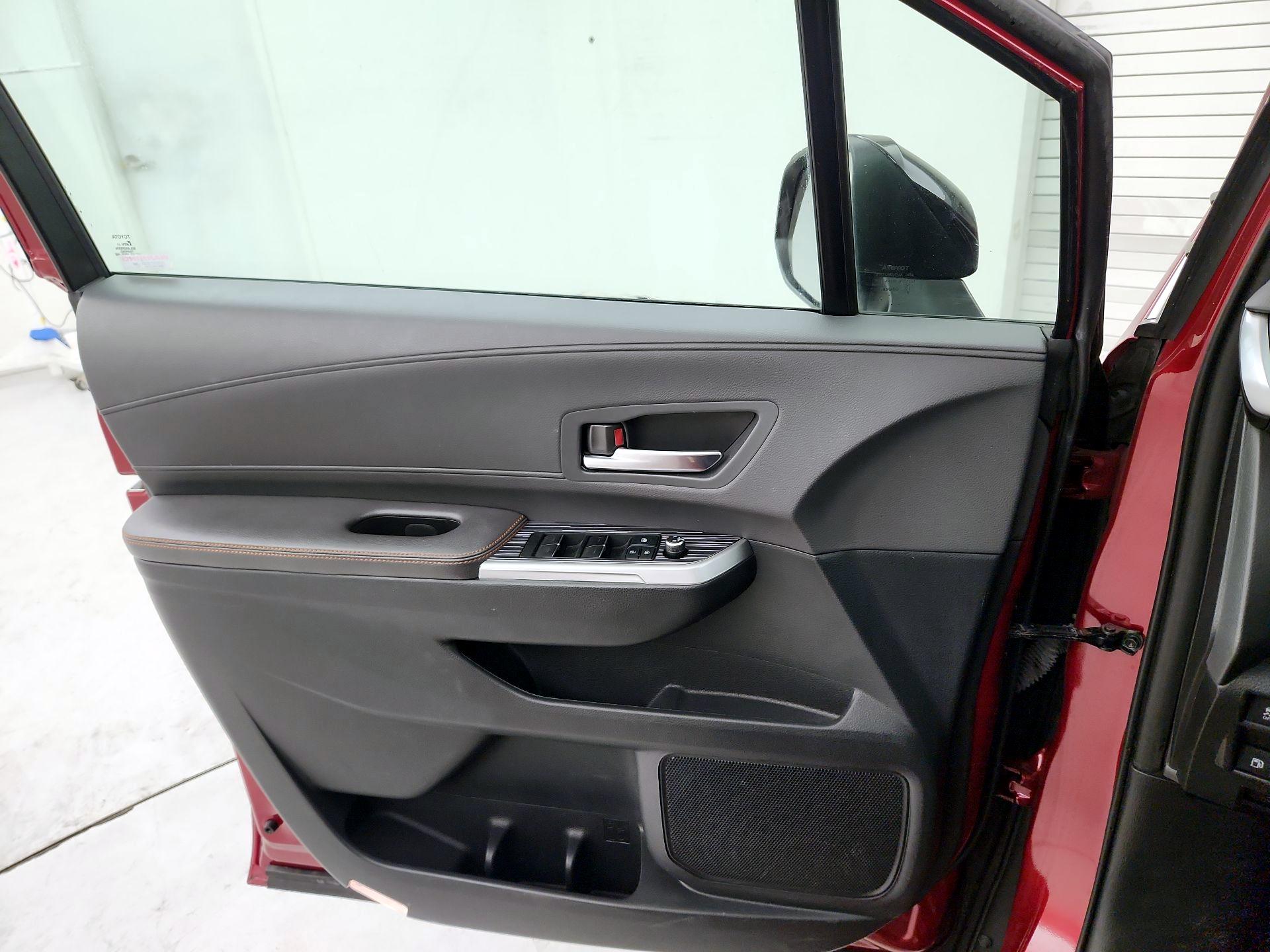 Thumbnail: 2021 Toyota Sienna - 12