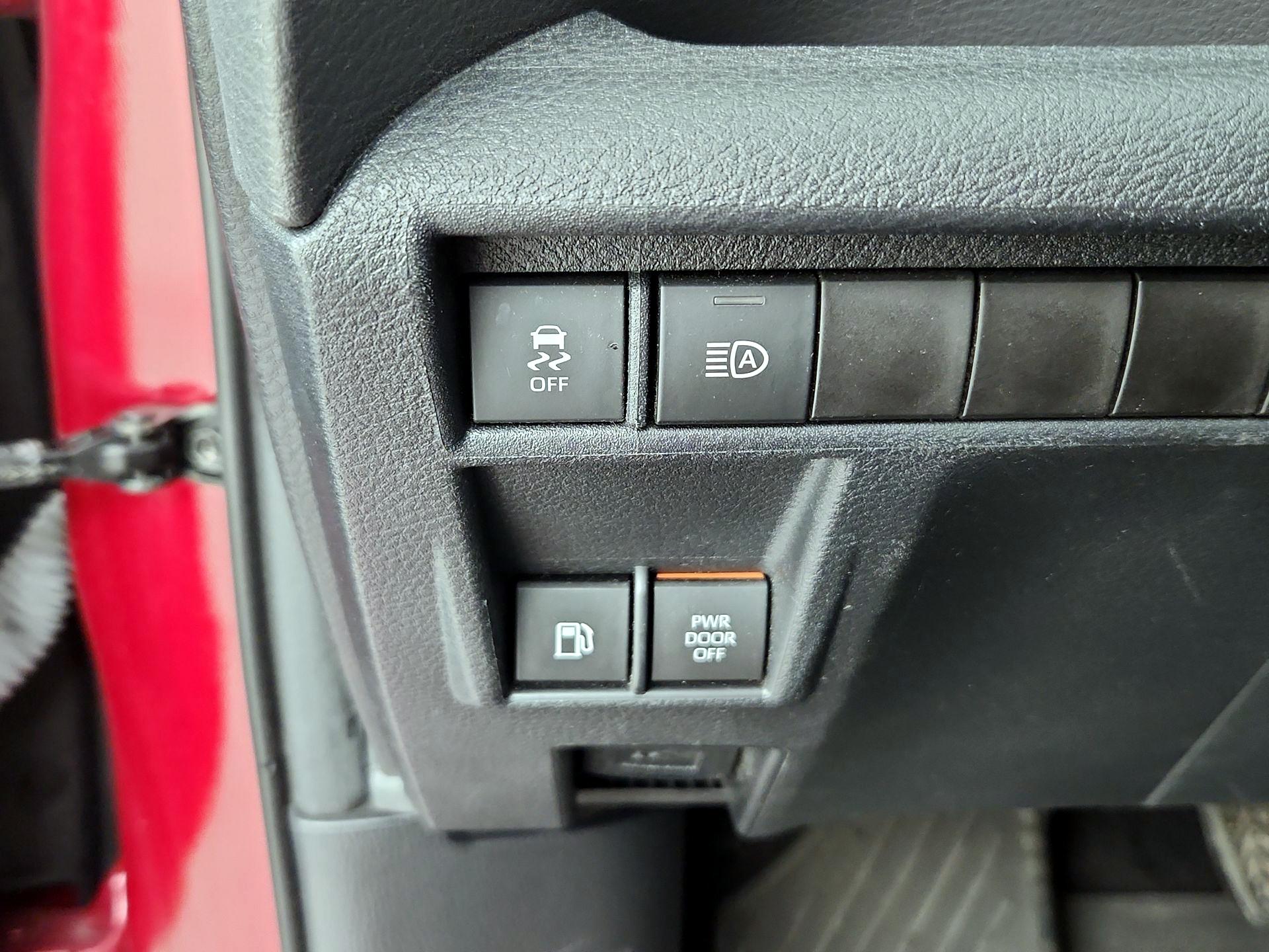 Thumbnail: 2021 Toyota Sienna - 13