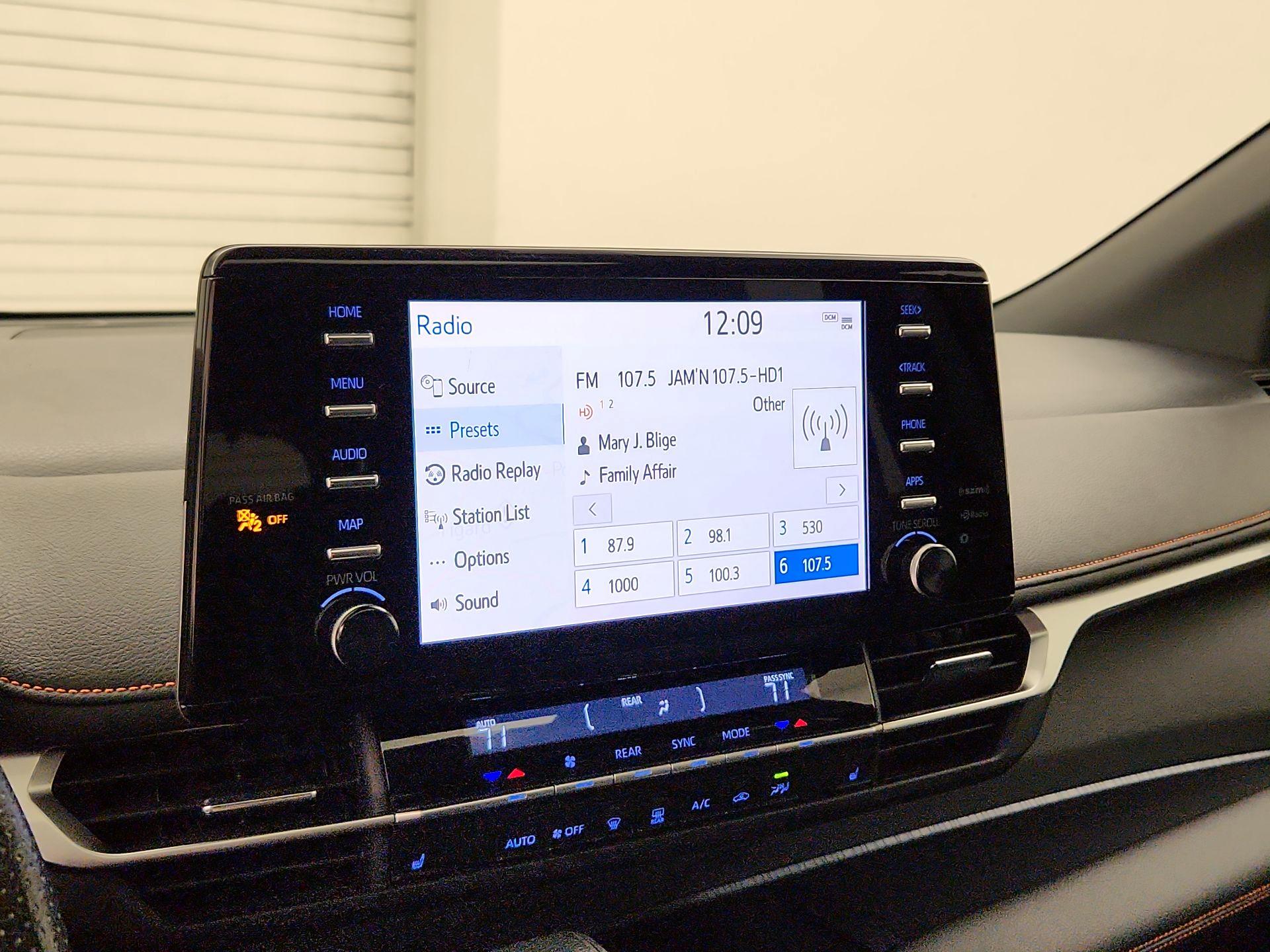 Thumbnail: 2021 Toyota Sienna - 16