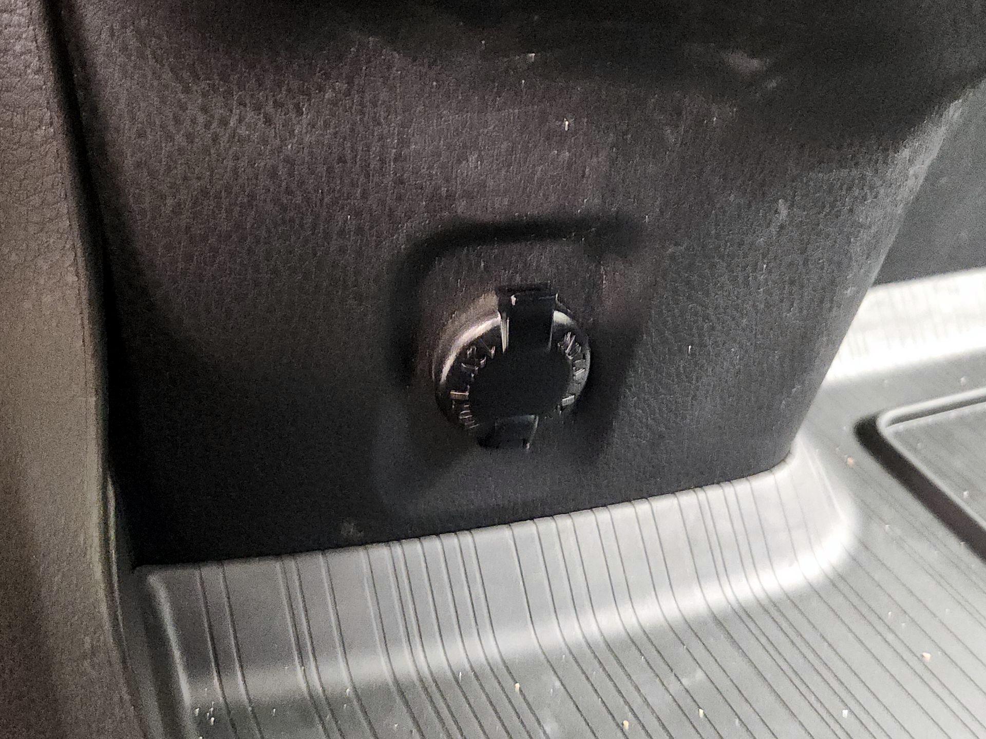 Thumbnail: 2021 Toyota Sienna - 19