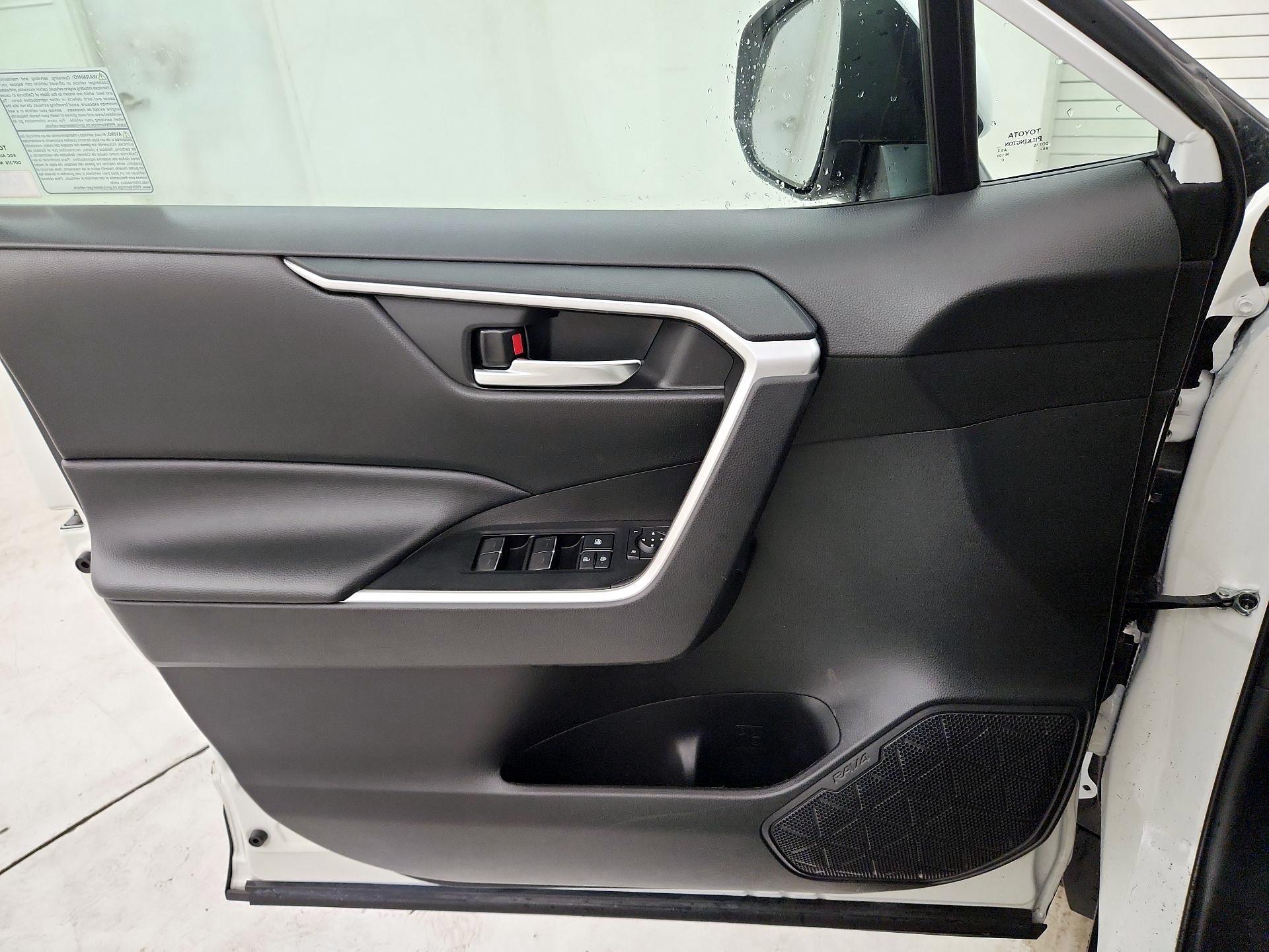 Thumbnail: 2022 Toyota RAV4 - 12