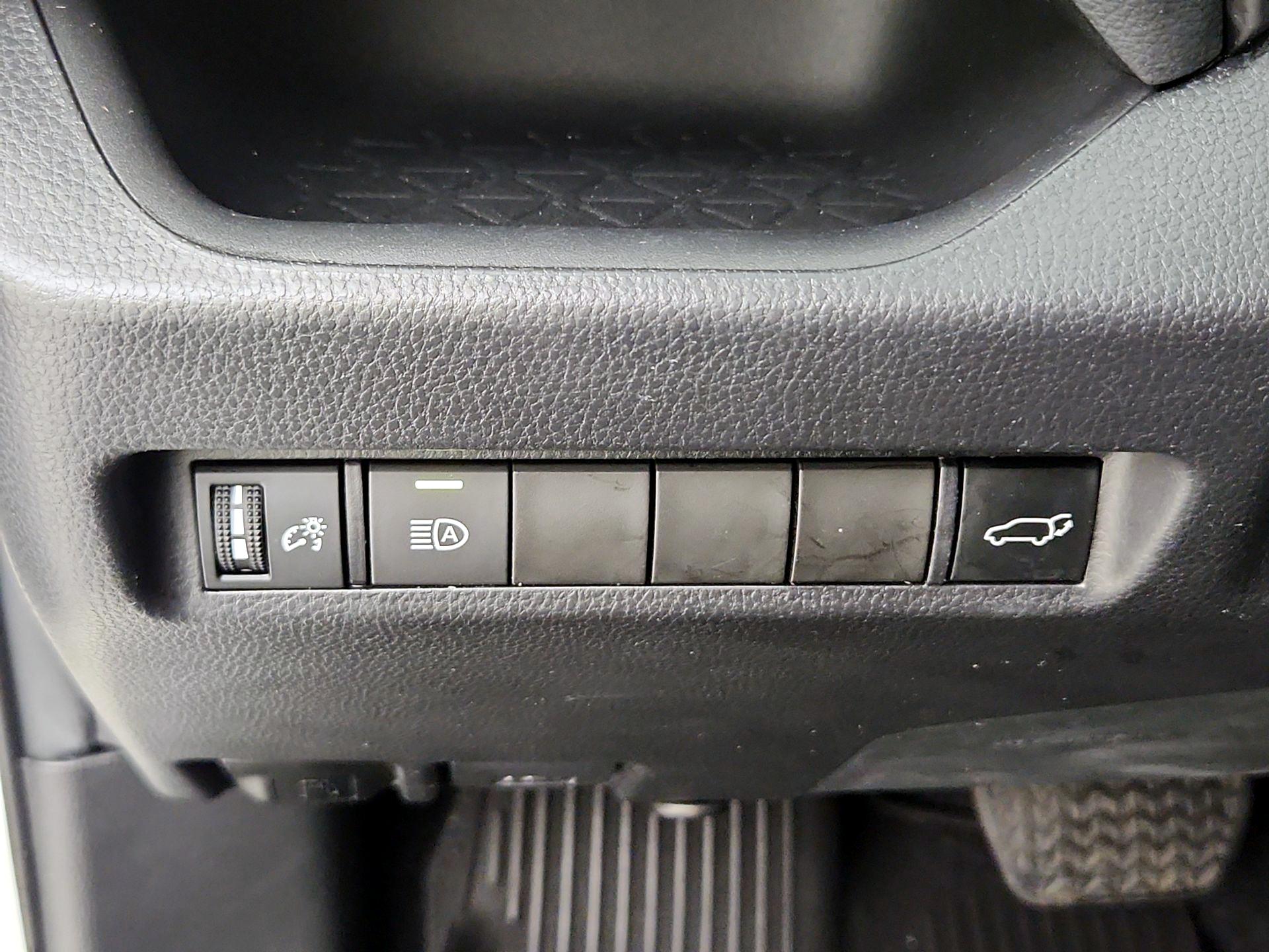 Thumbnail: 2022 Toyota RAV4 - 13