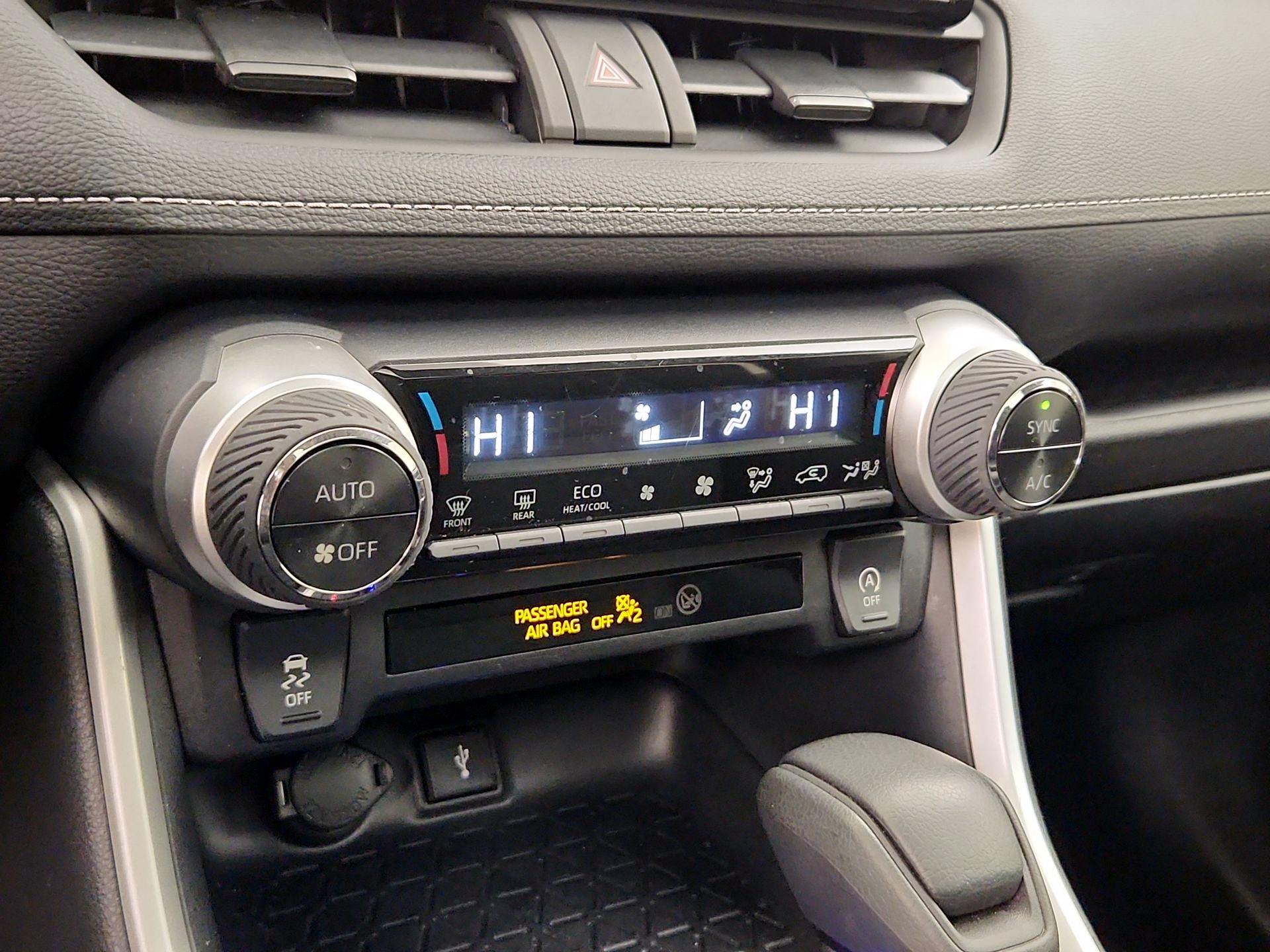 Thumbnail: 2022 Toyota RAV4 - 16