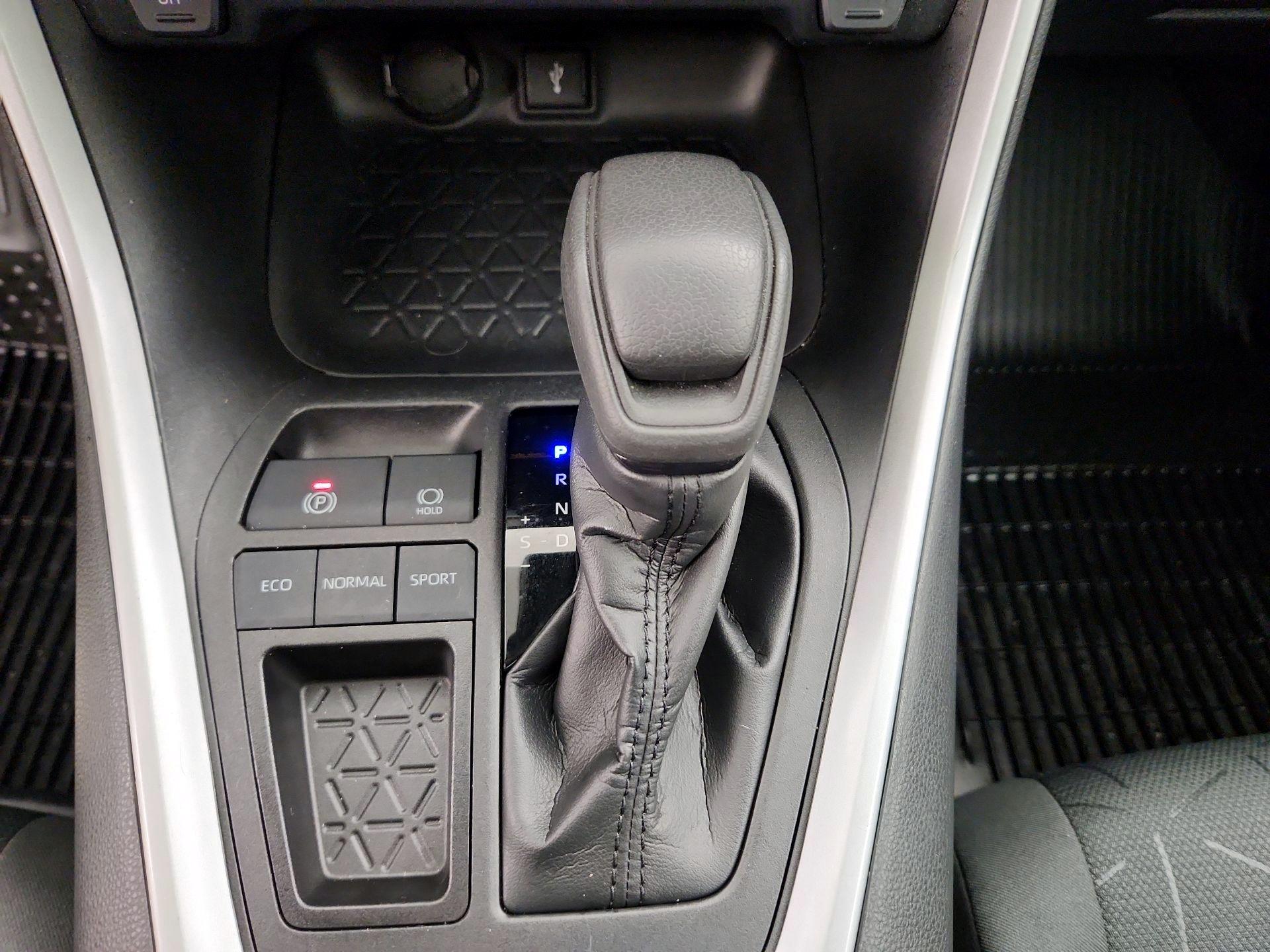 Thumbnail: 2022 Toyota RAV4 - 17