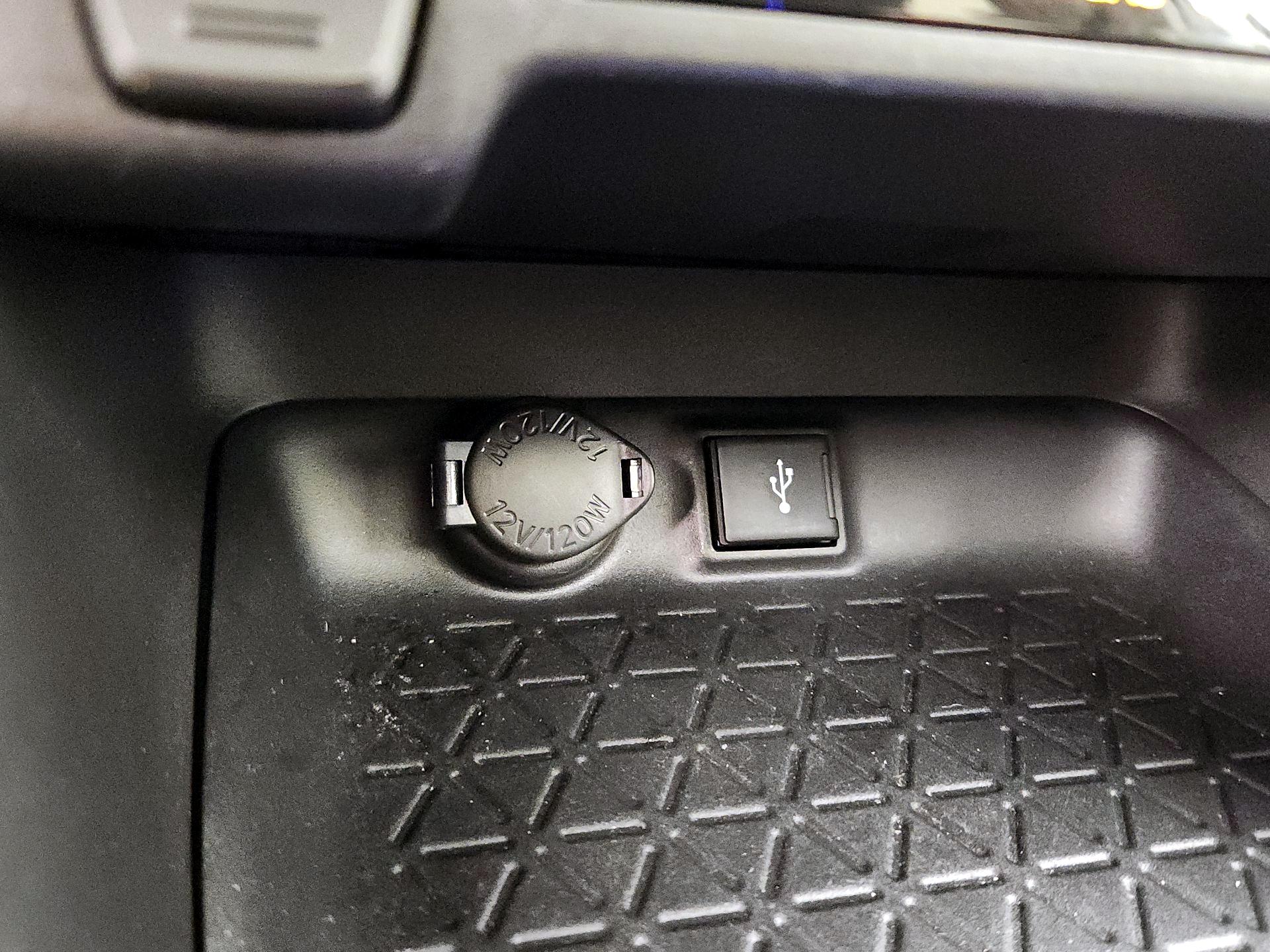 Thumbnail: 2022 Toyota RAV4 - 18