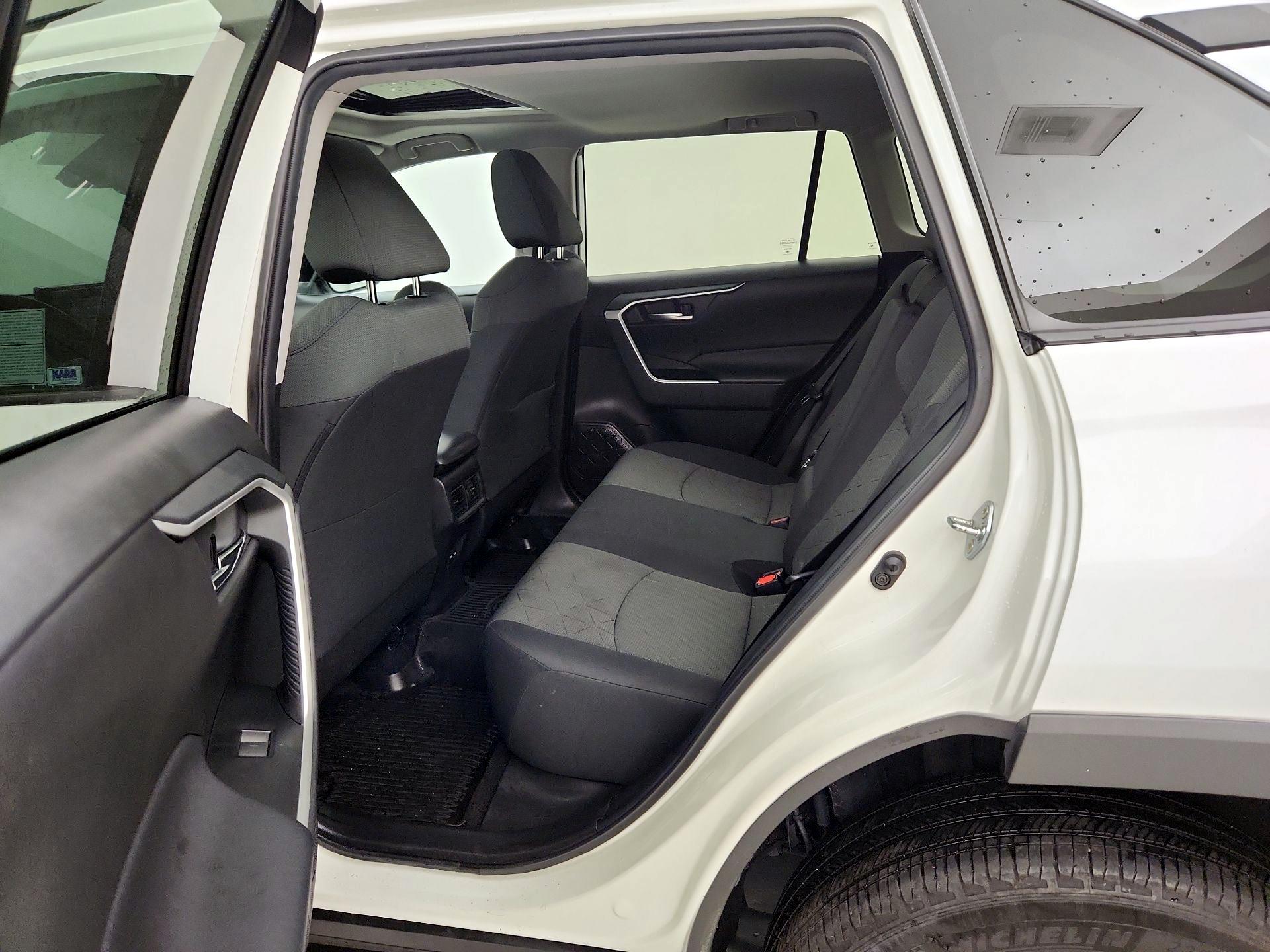 Thumbnail: 2022 Toyota RAV4 - 20