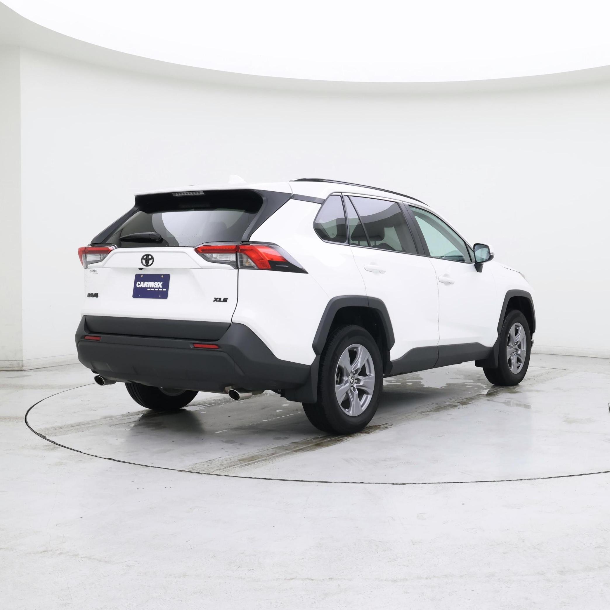 Thumbnail: 2022 Toyota RAV4 - 8