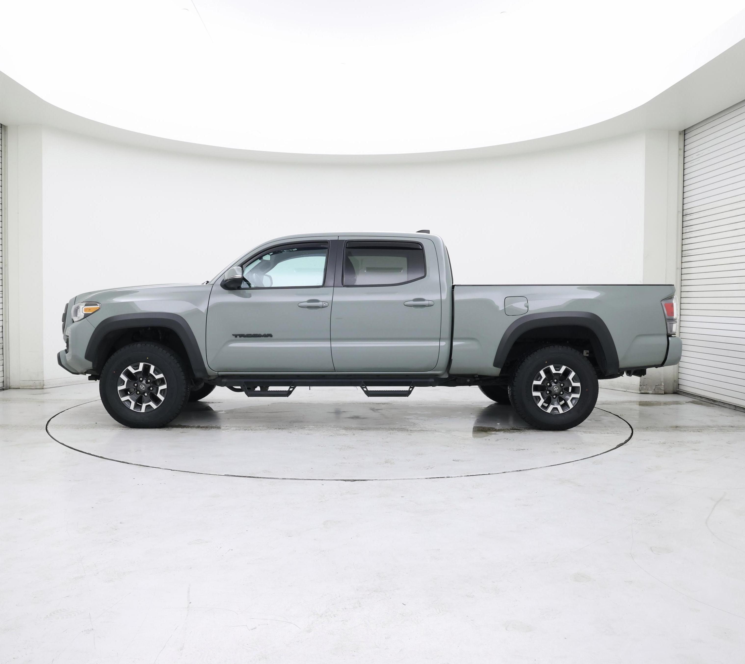 Thumbnail: 2022 Toyota Tacoma - 3