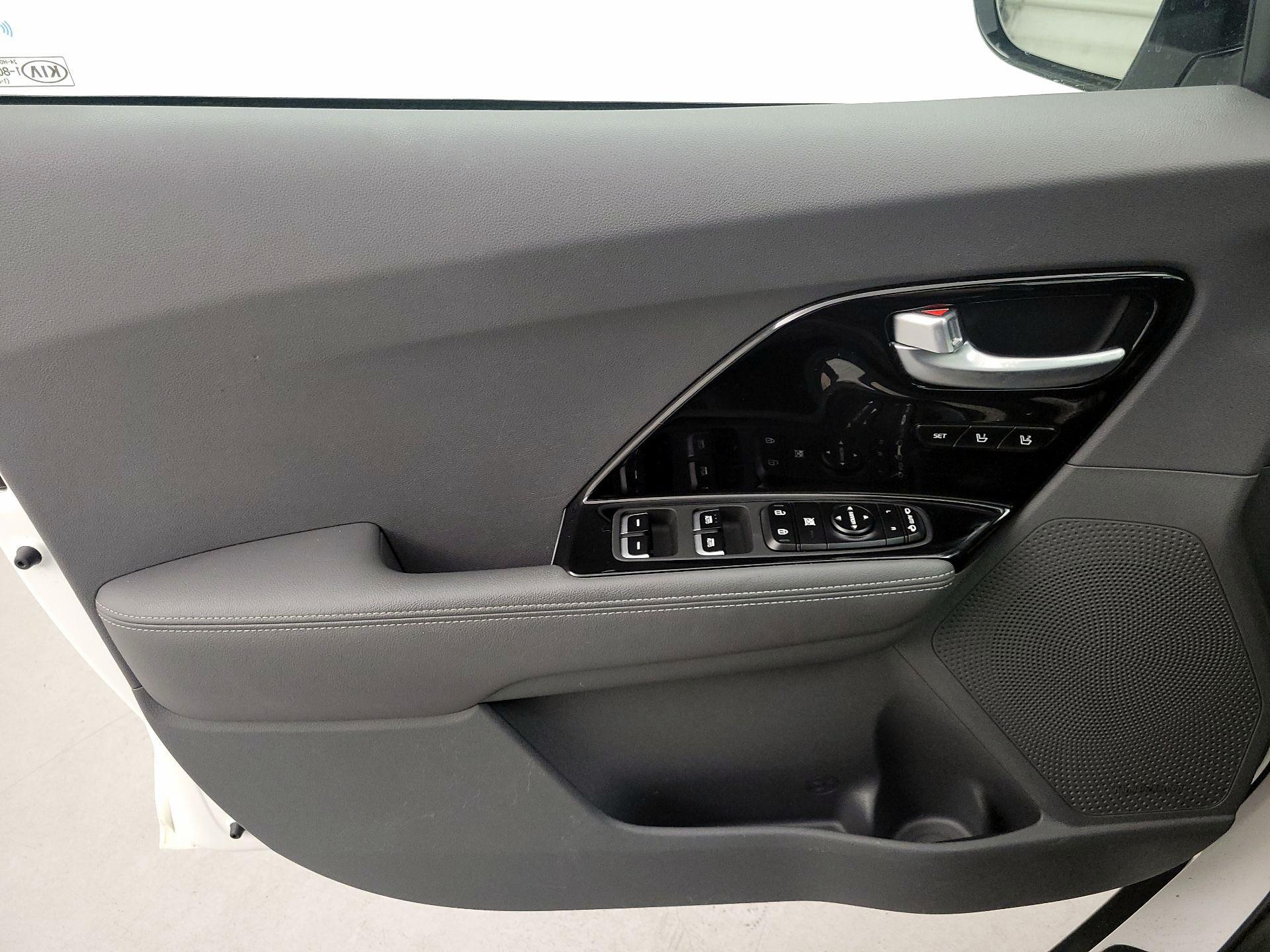 Thumbnail: 2018 Kia Niro - 12