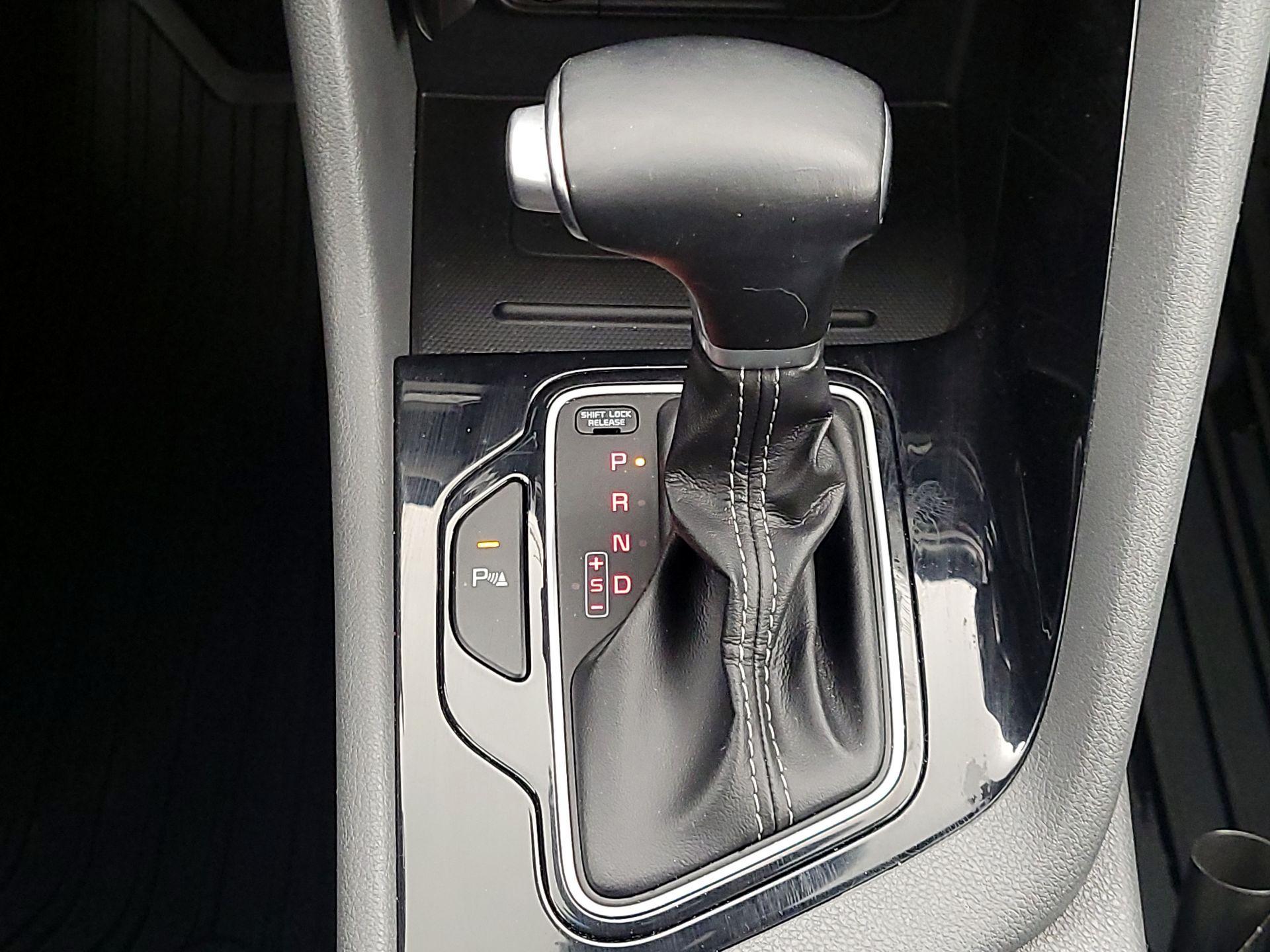 Thumbnail: 2018 Kia Niro - 18