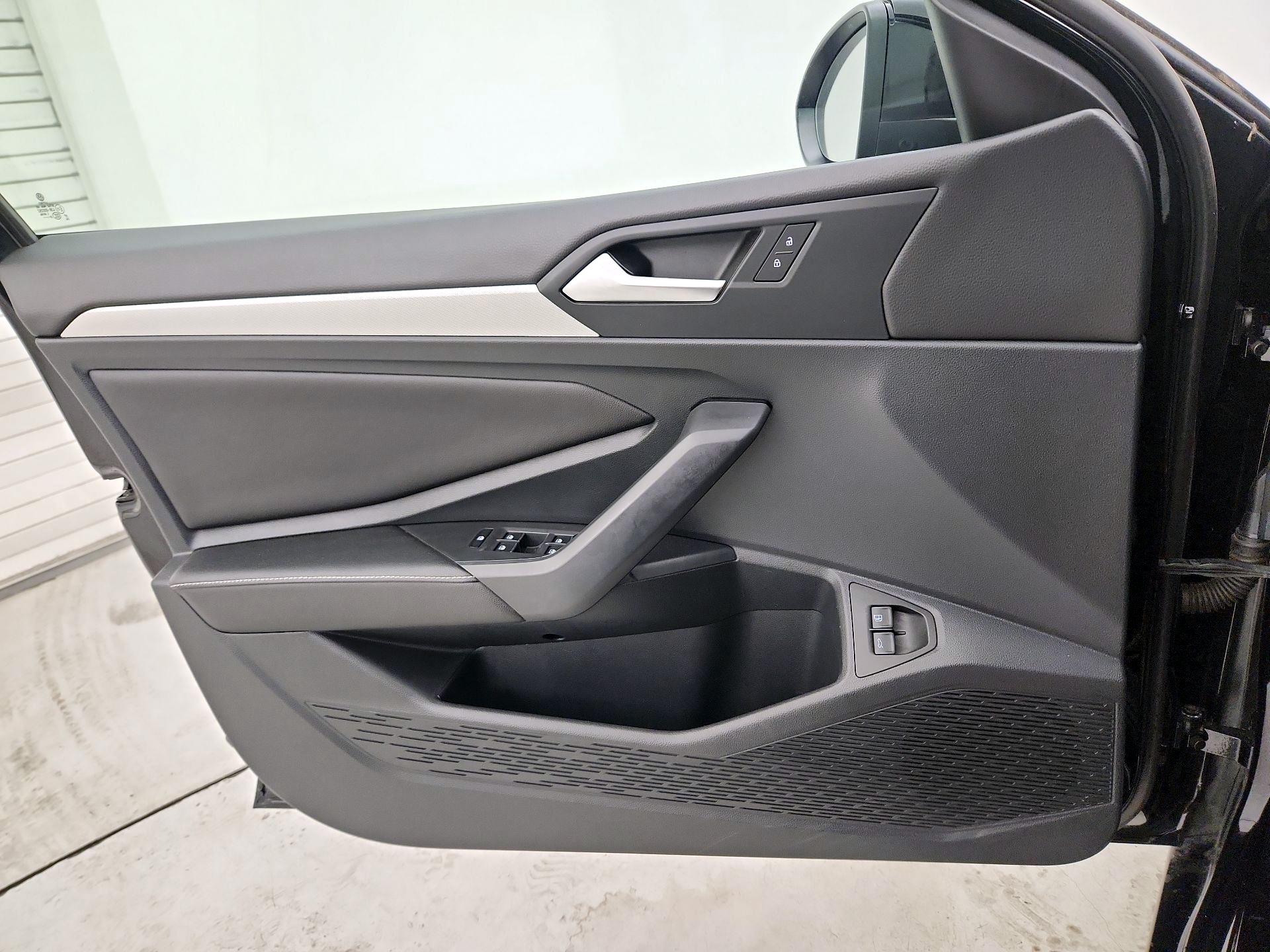 Thumbnail: 2022 Volkswagen Jetta - 12