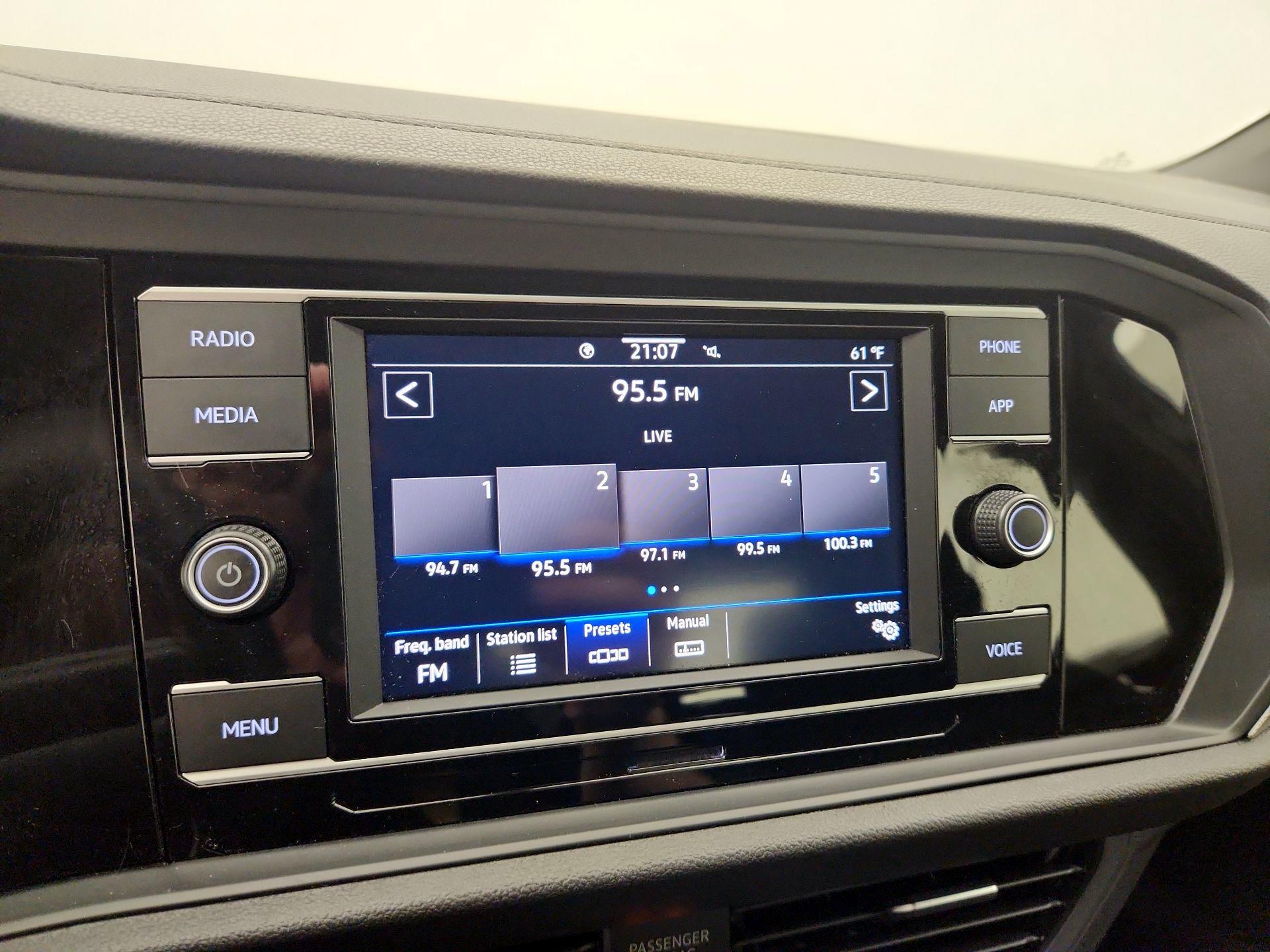 Thumbnail: 2022 Volkswagen Jetta - 15