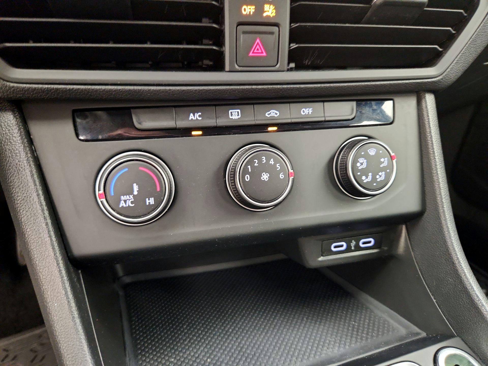 Thumbnail: 2022 Volkswagen Jetta - 16