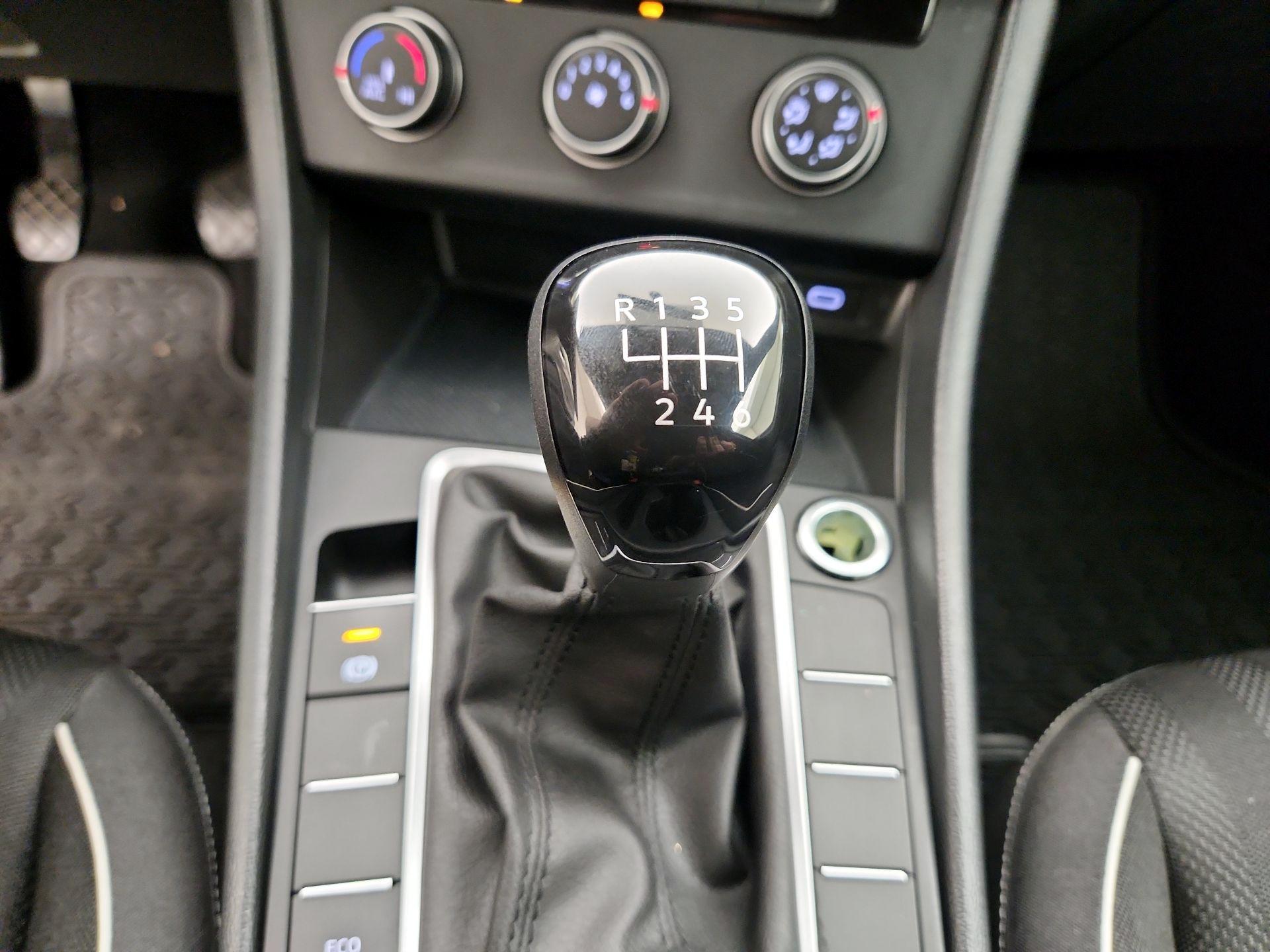 Thumbnail: 2022 Volkswagen Jetta - 17