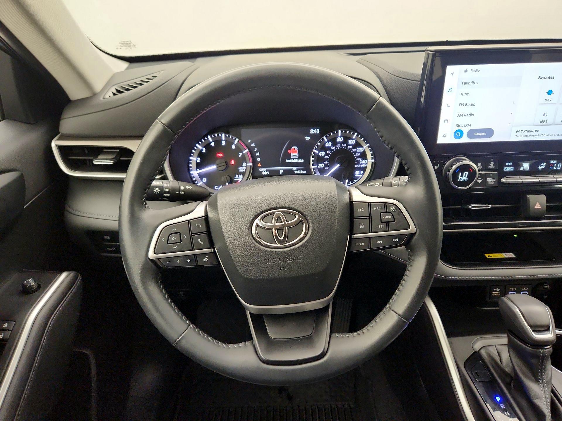 Thumbnail: 2023 Toyota Highlander - 10