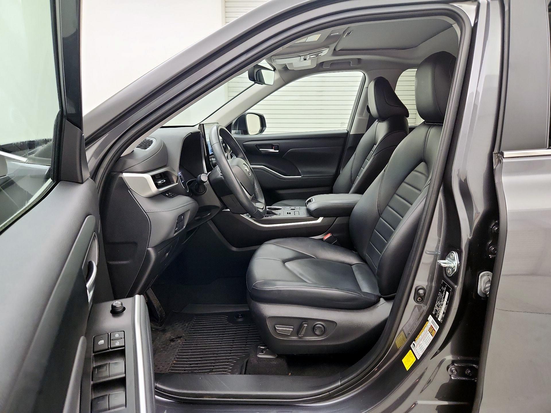 Thumbnail: 2023 Toyota Highlander - 11