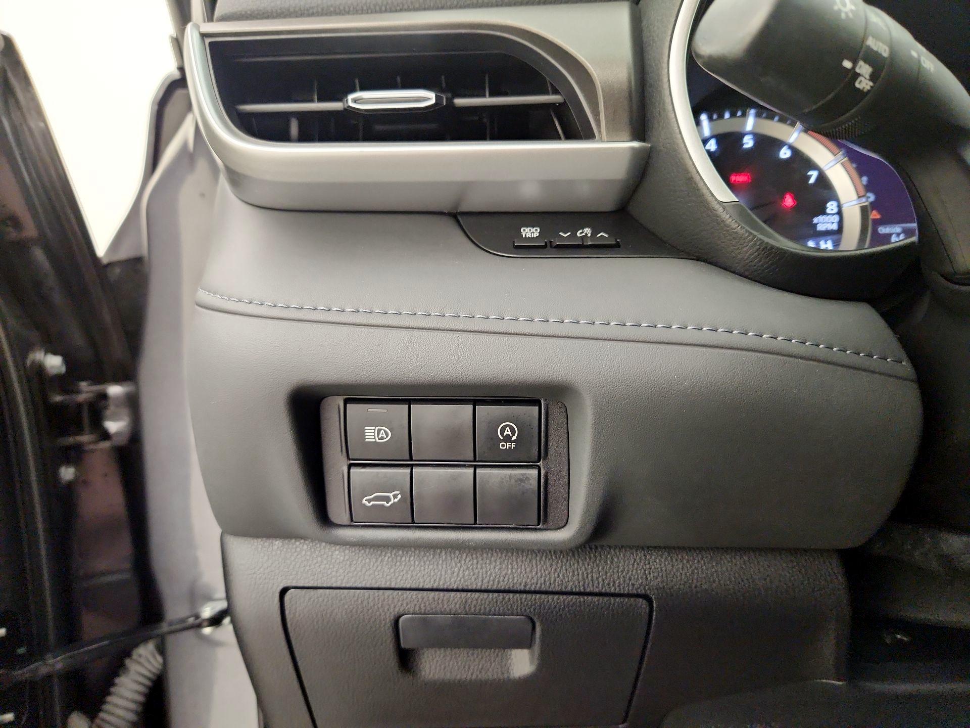 Thumbnail: 2023 Toyota Highlander - 13