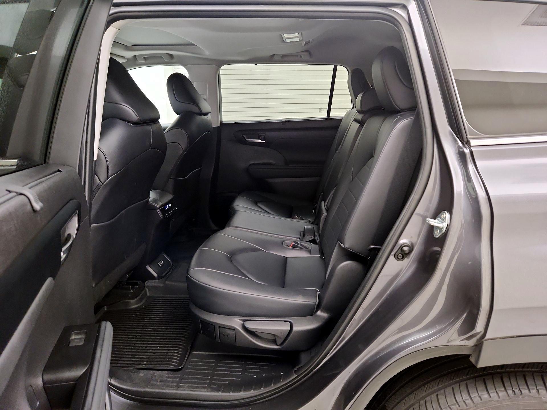 Thumbnail: 2023 Toyota Highlander - 20