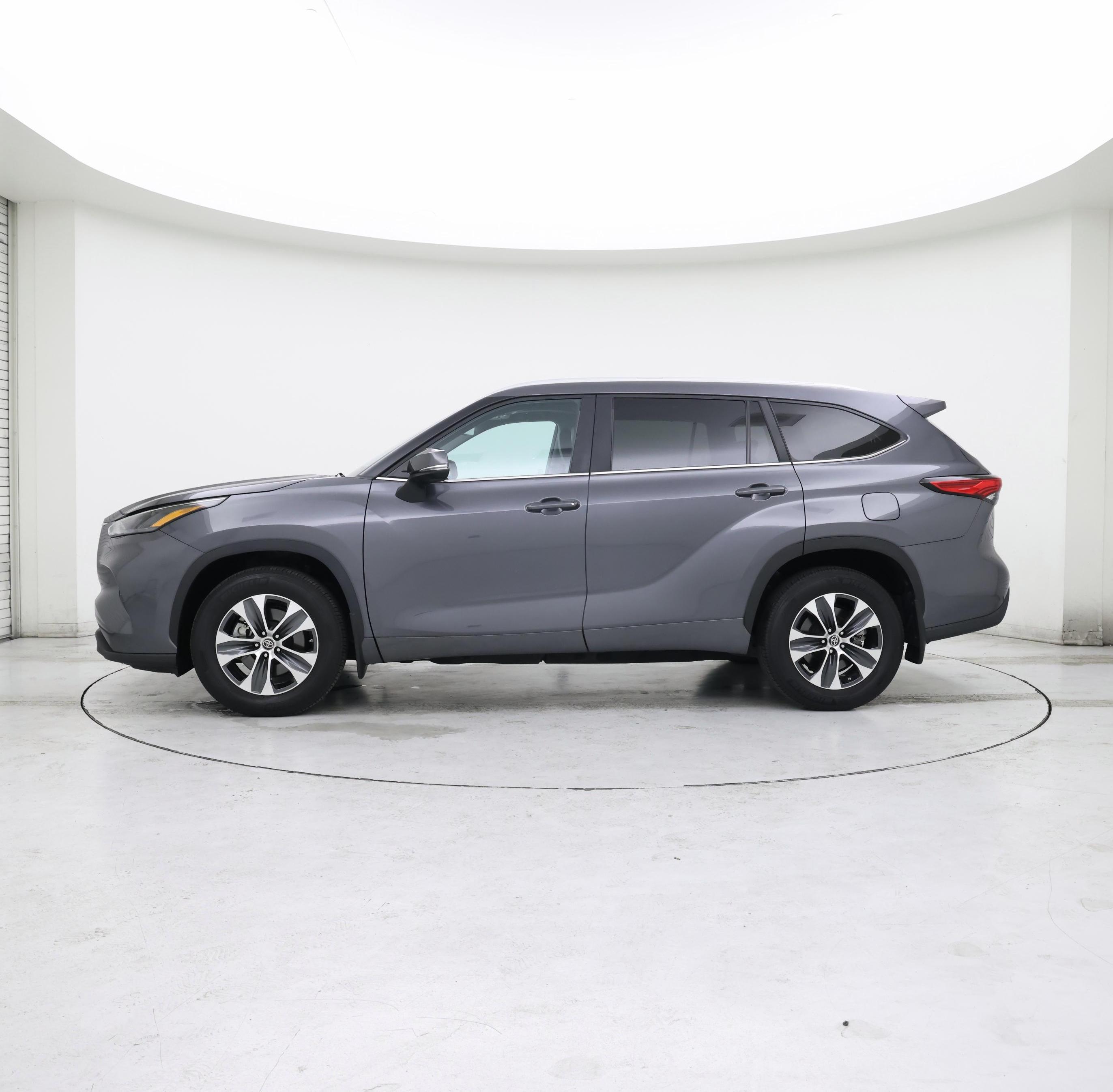 Thumbnail: 2023 Toyota Highlander - 3