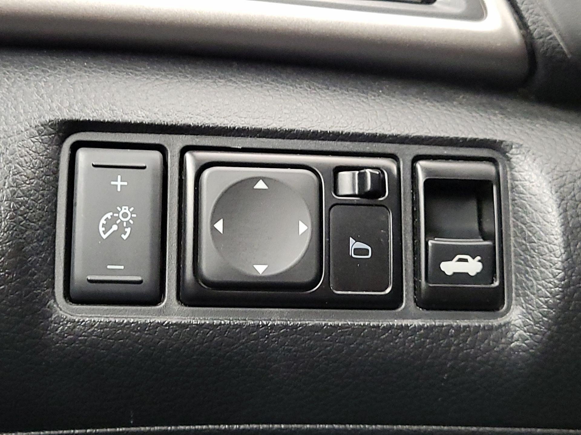 Thumbnail: 2015 Nissan Sentra - 13