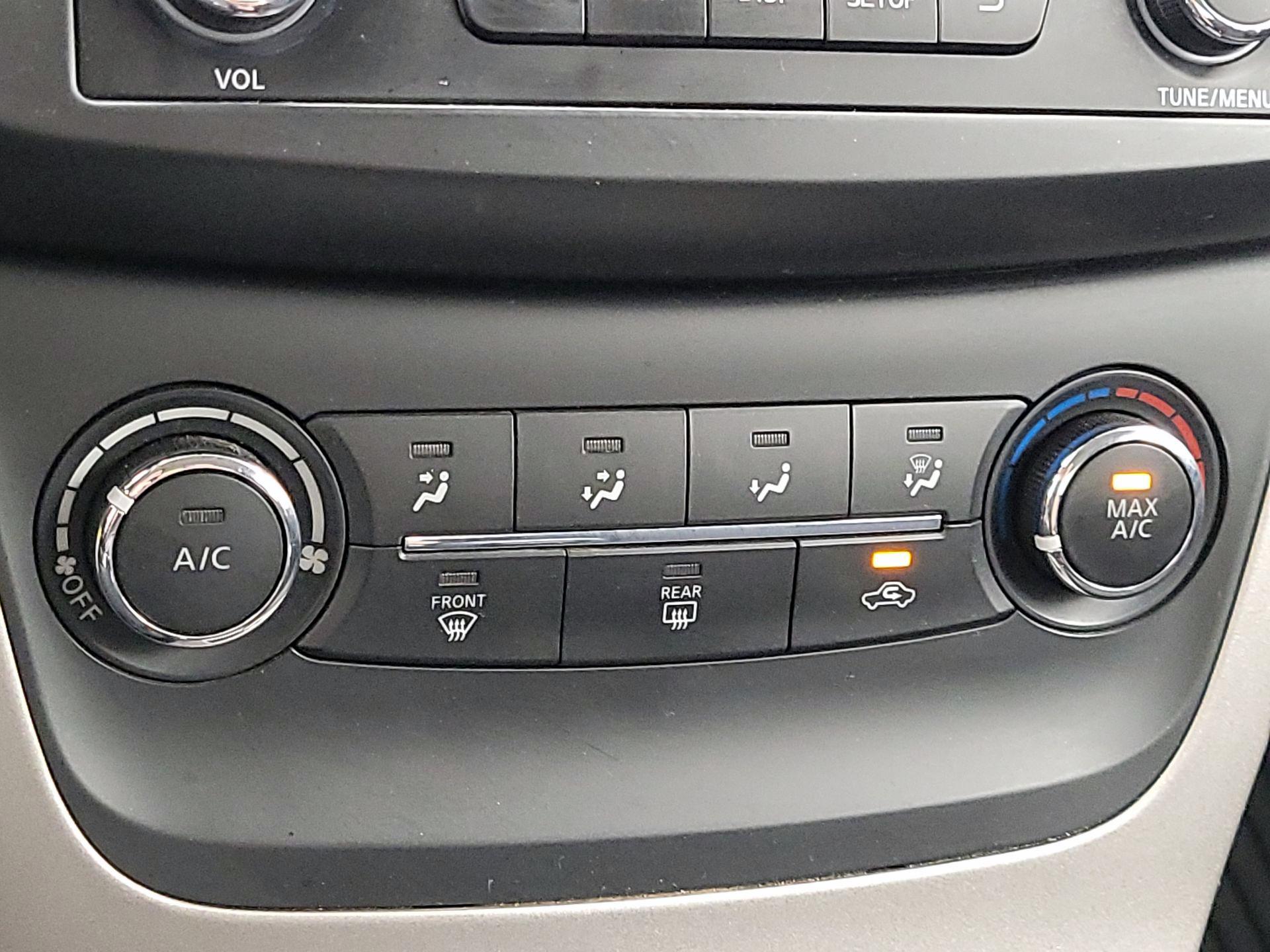 Thumbnail: 2015 Nissan Sentra - 15