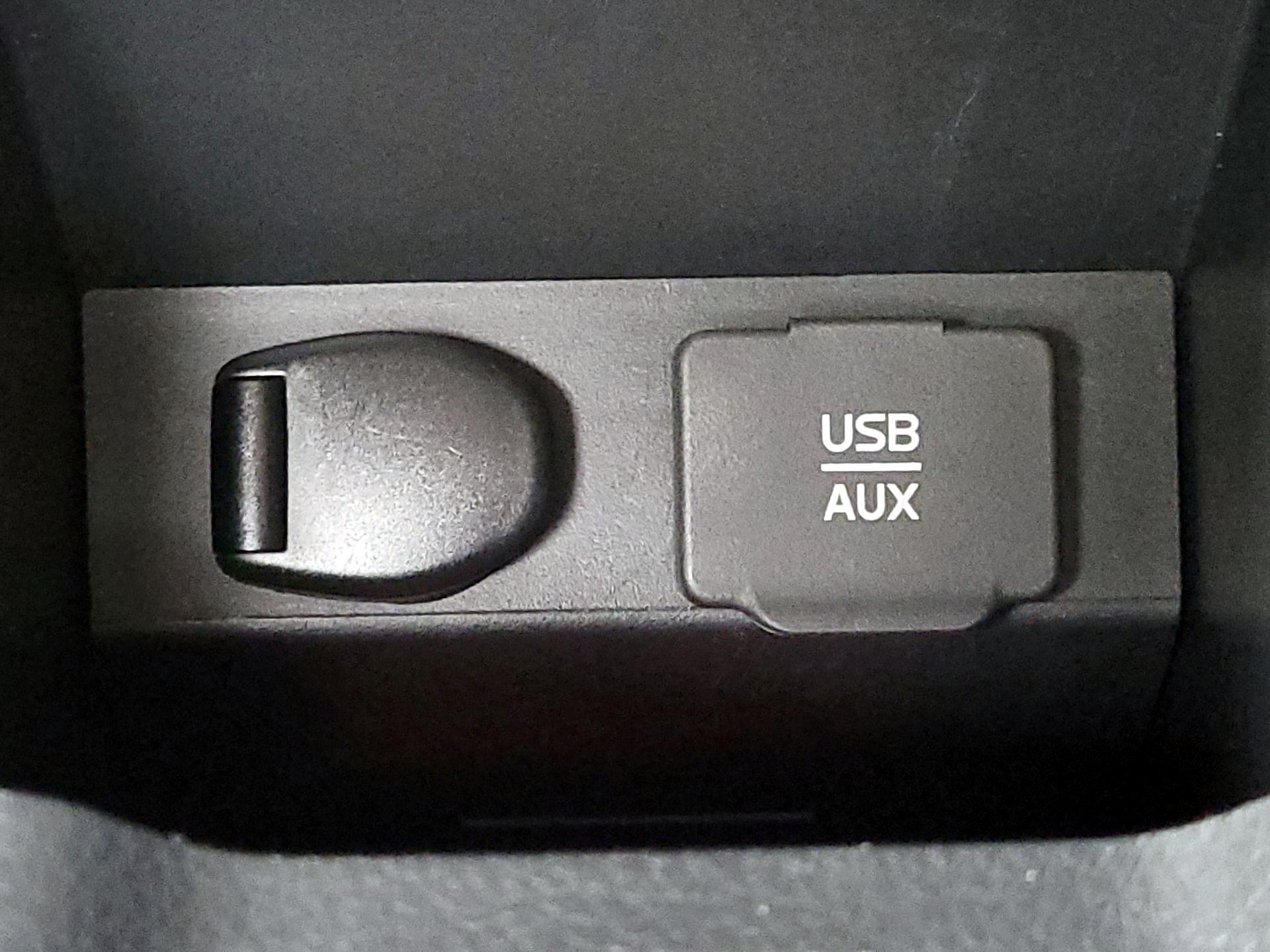 Thumbnail: 2015 Nissan Sentra - 17