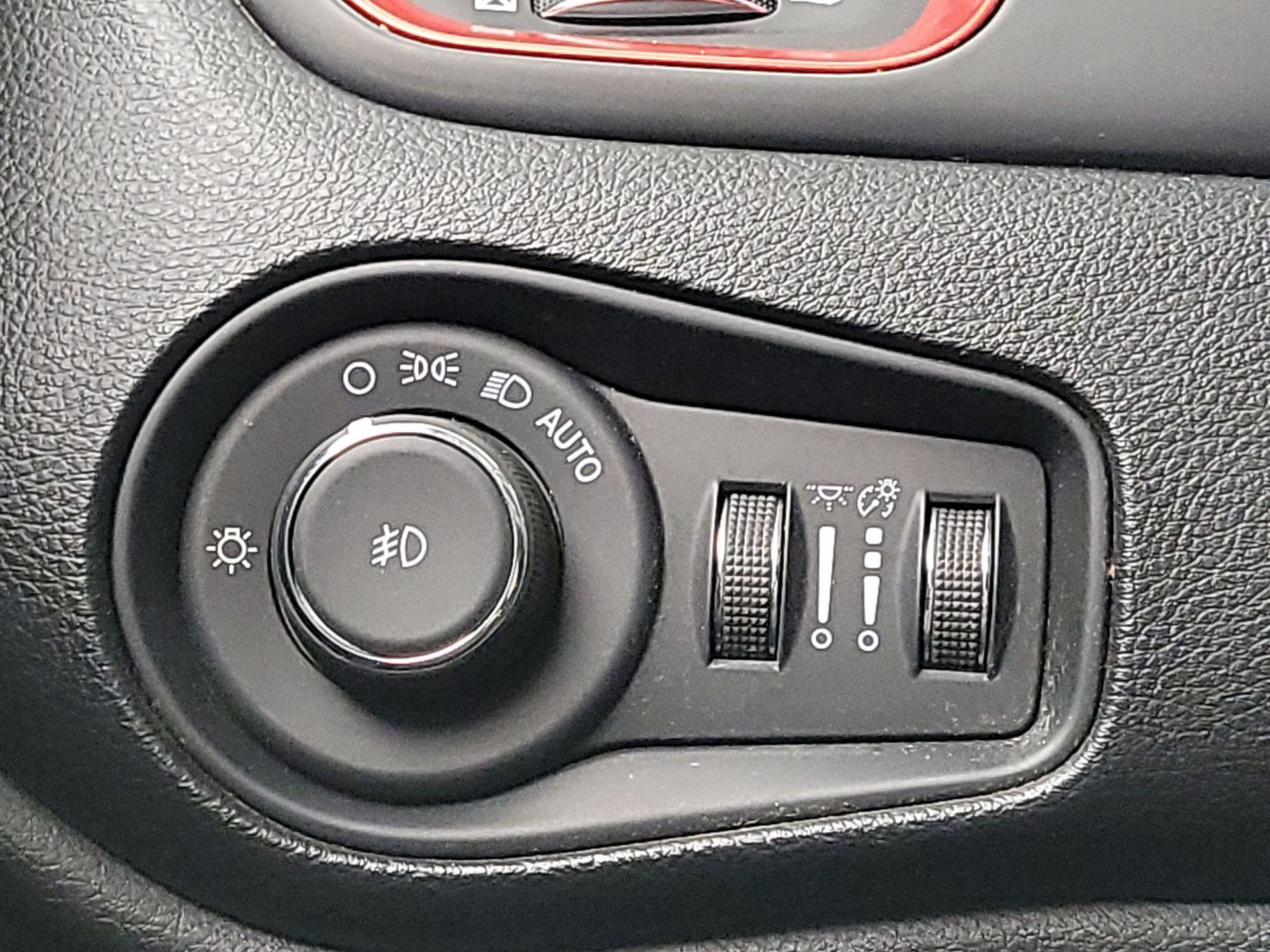 Thumbnail: 2018 Jeep Renegade - 13