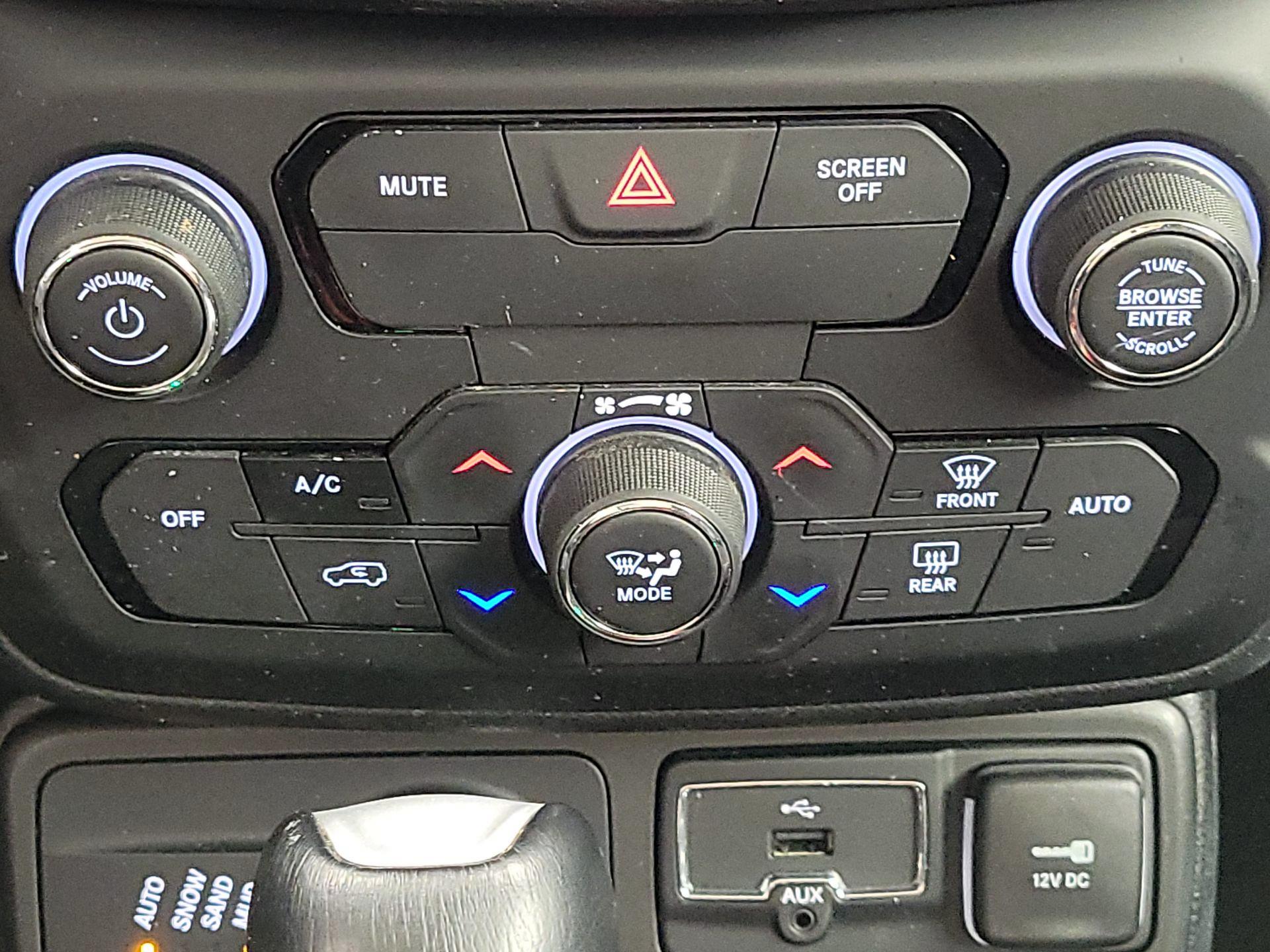 Thumbnail: 2018 Jeep Renegade - 16