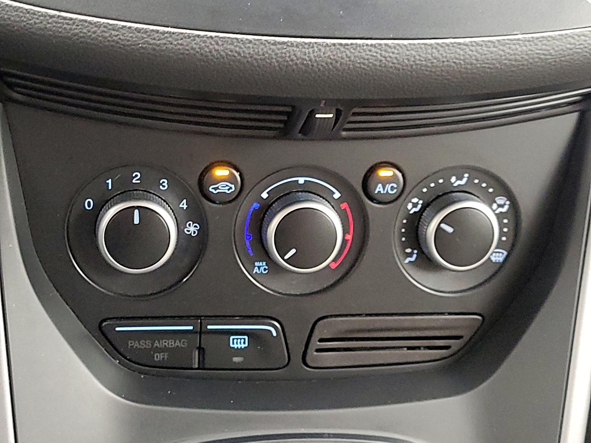 Thumbnail: 2014 Ford Escape - 16