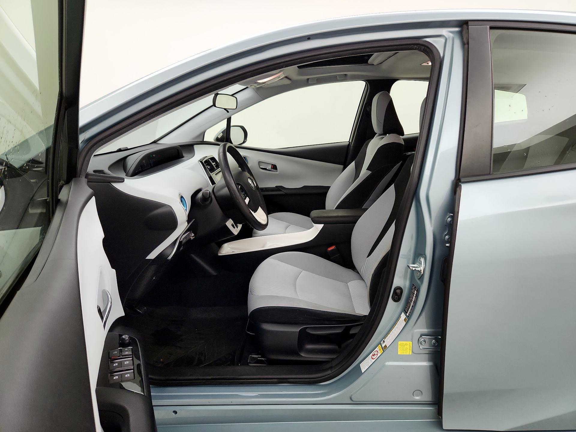 Thumbnail: 2016 Toyota Prius - 11