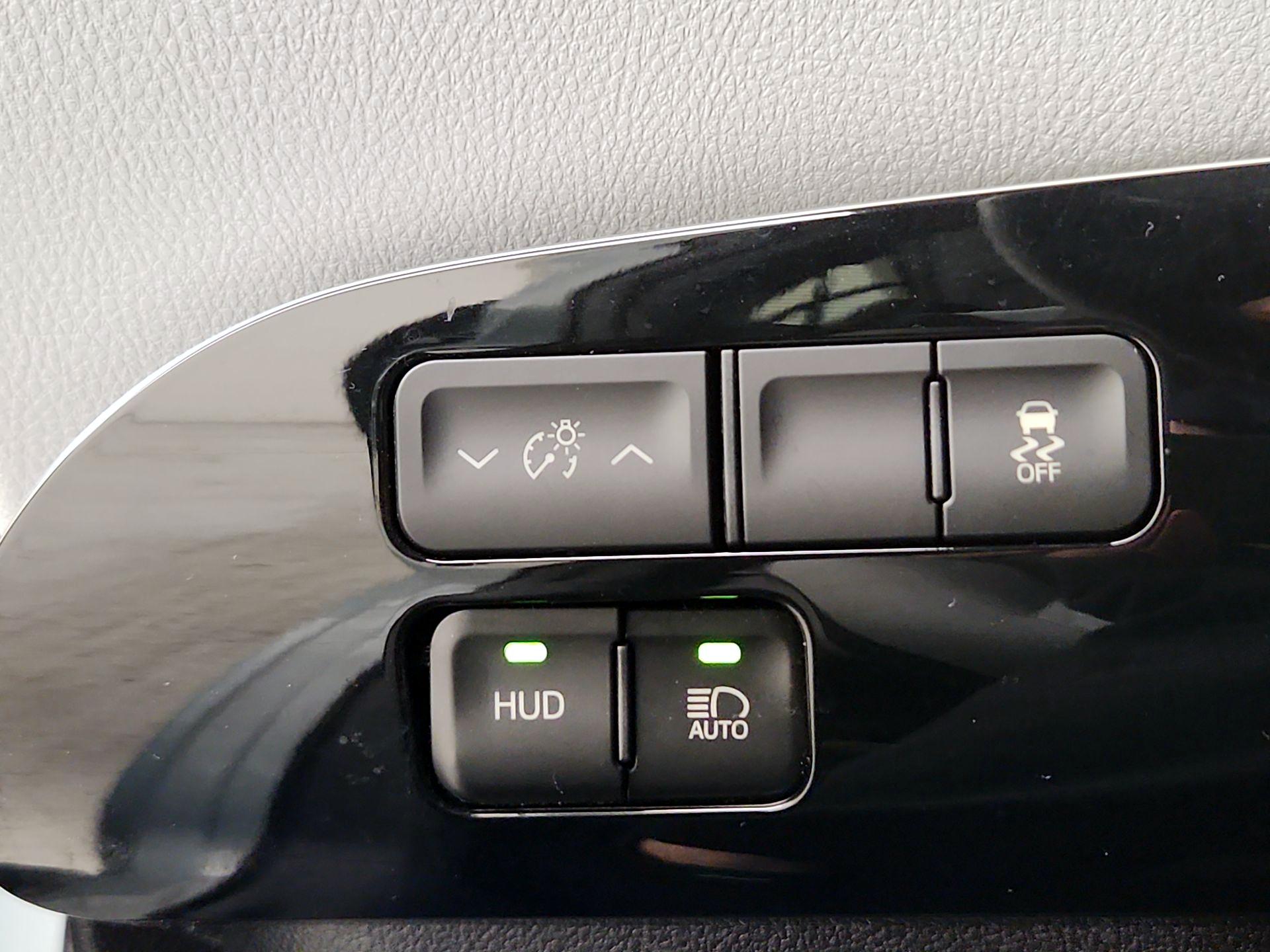 Thumbnail: 2016 Toyota Prius - 13