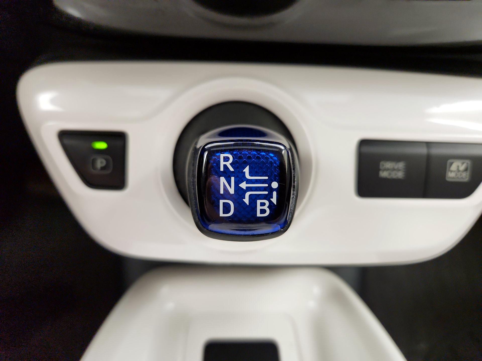 Thumbnail: 2016 Toyota Prius - 17