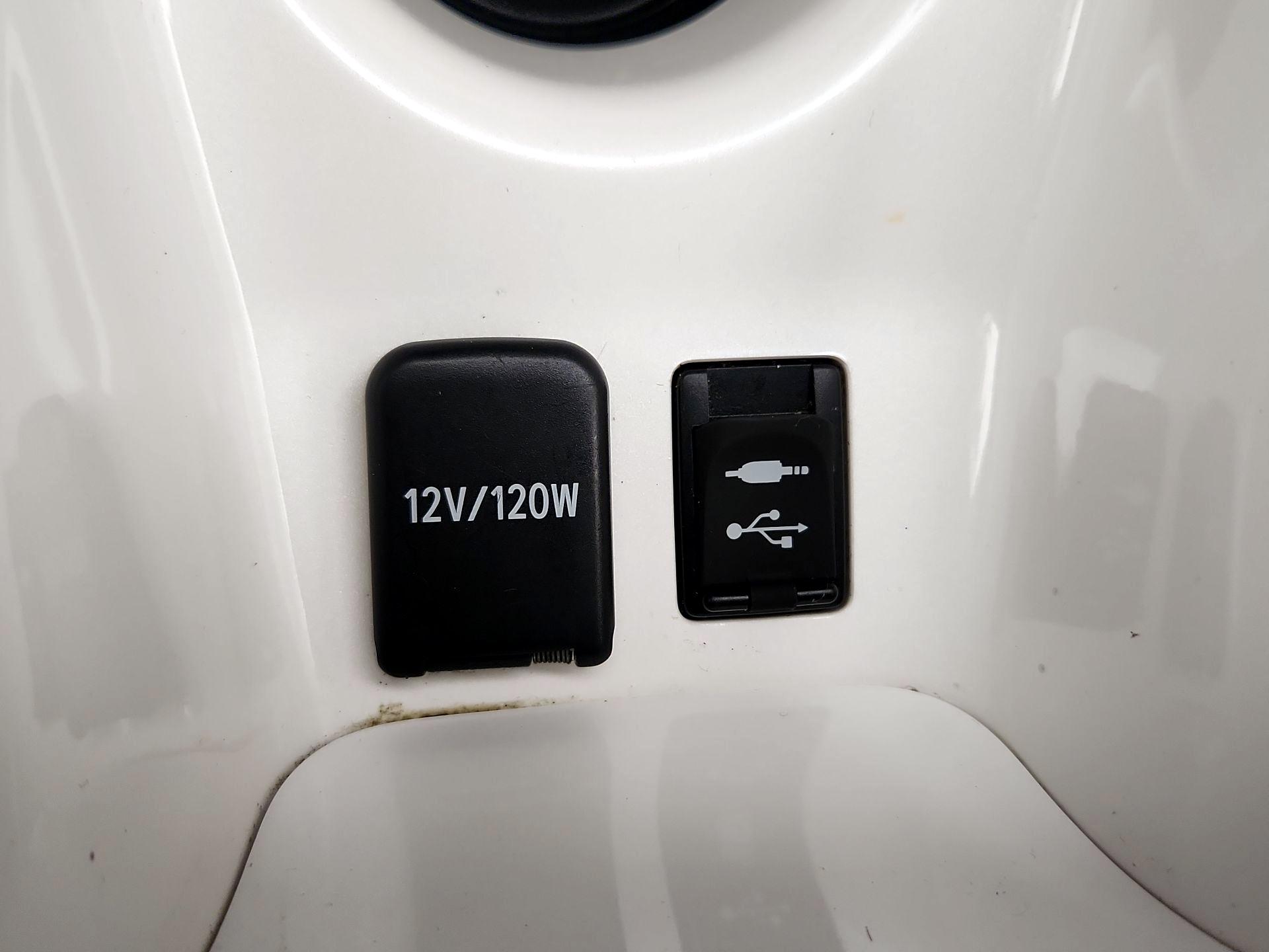 Thumbnail: 2016 Toyota Prius - 18