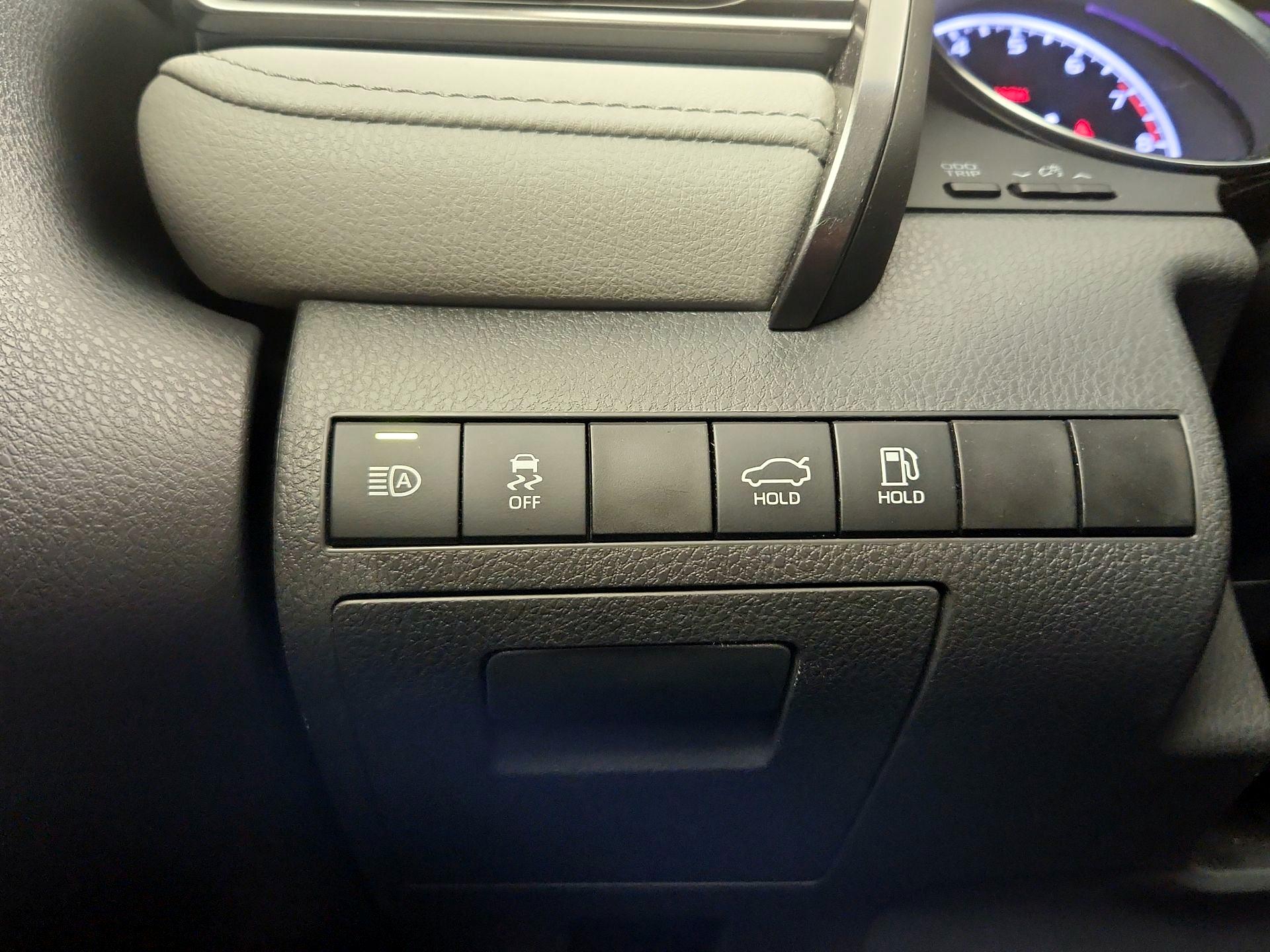 Thumbnail: 2020 Toyota Camry - 13