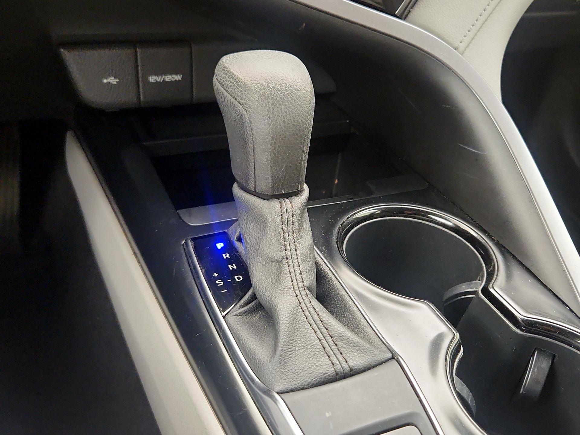 Thumbnail: 2020 Toyota Camry - 17