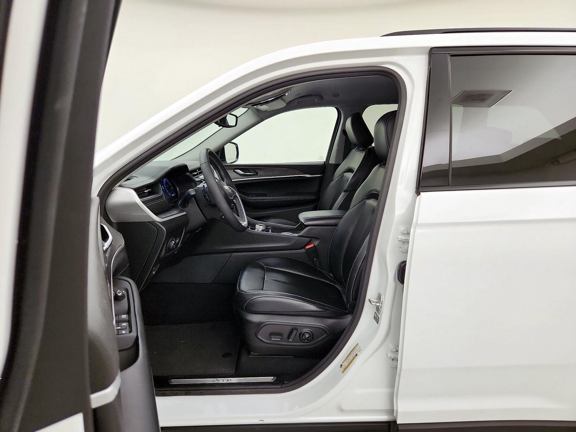 Thumbnail: 2024 Jeep Grand Cherokee - 11