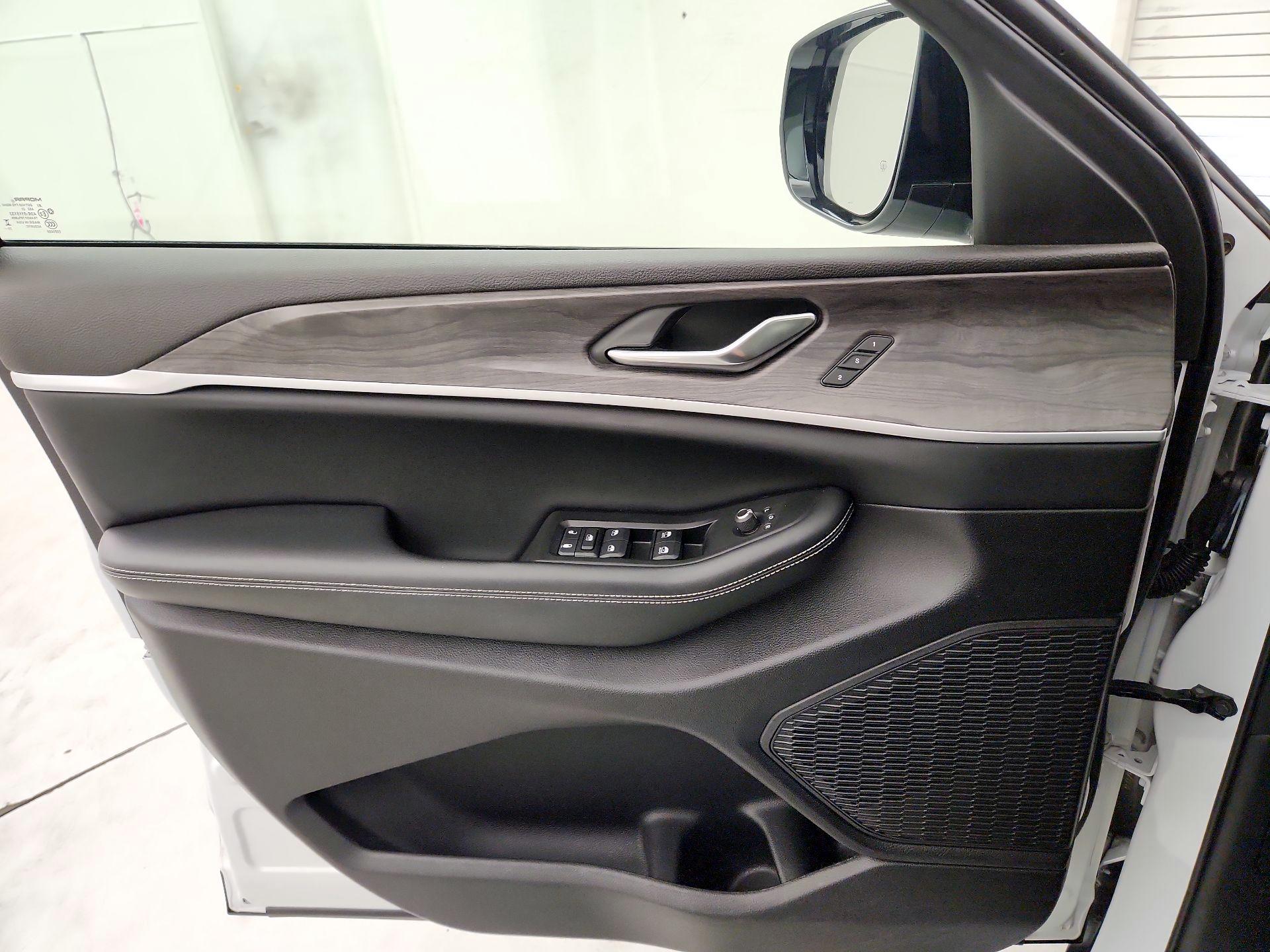 Thumbnail: 2024 Jeep Grand Cherokee - 12