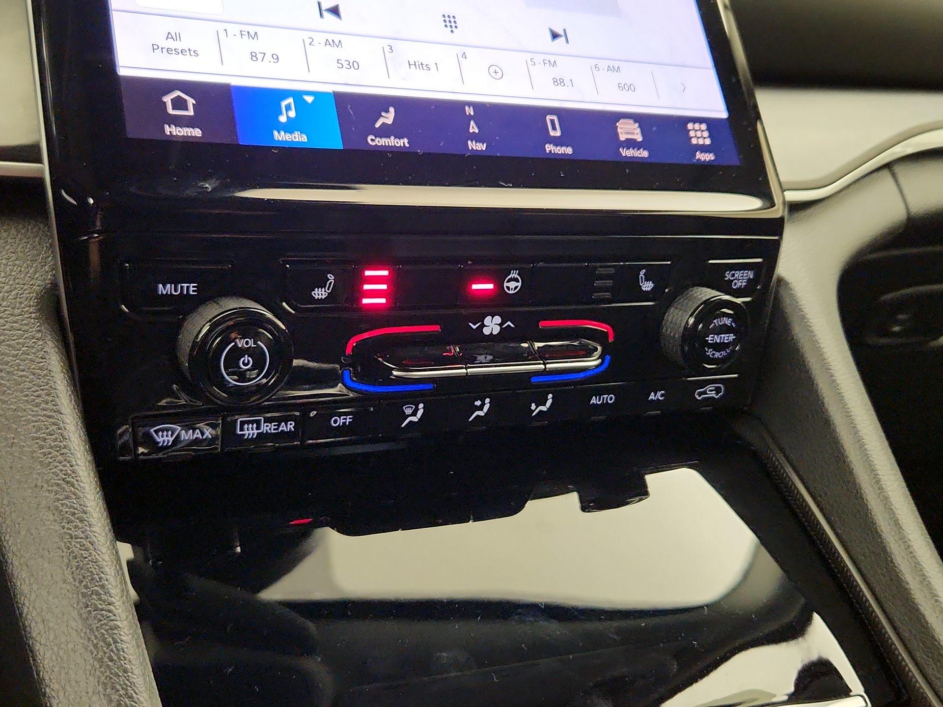 Thumbnail: 2024 Jeep Grand Cherokee - 17