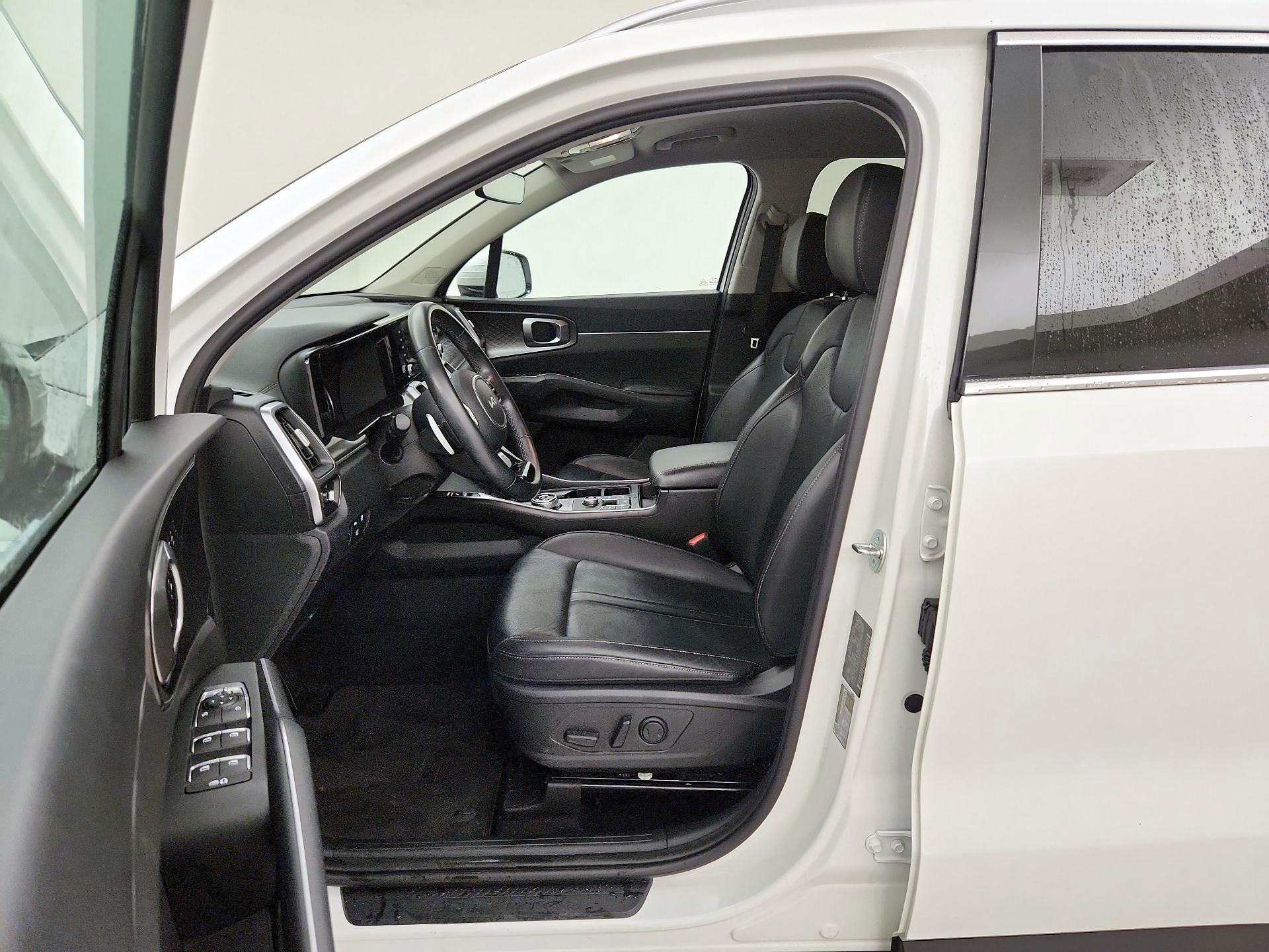 Thumbnail: 2023 Kia Sorento - 11