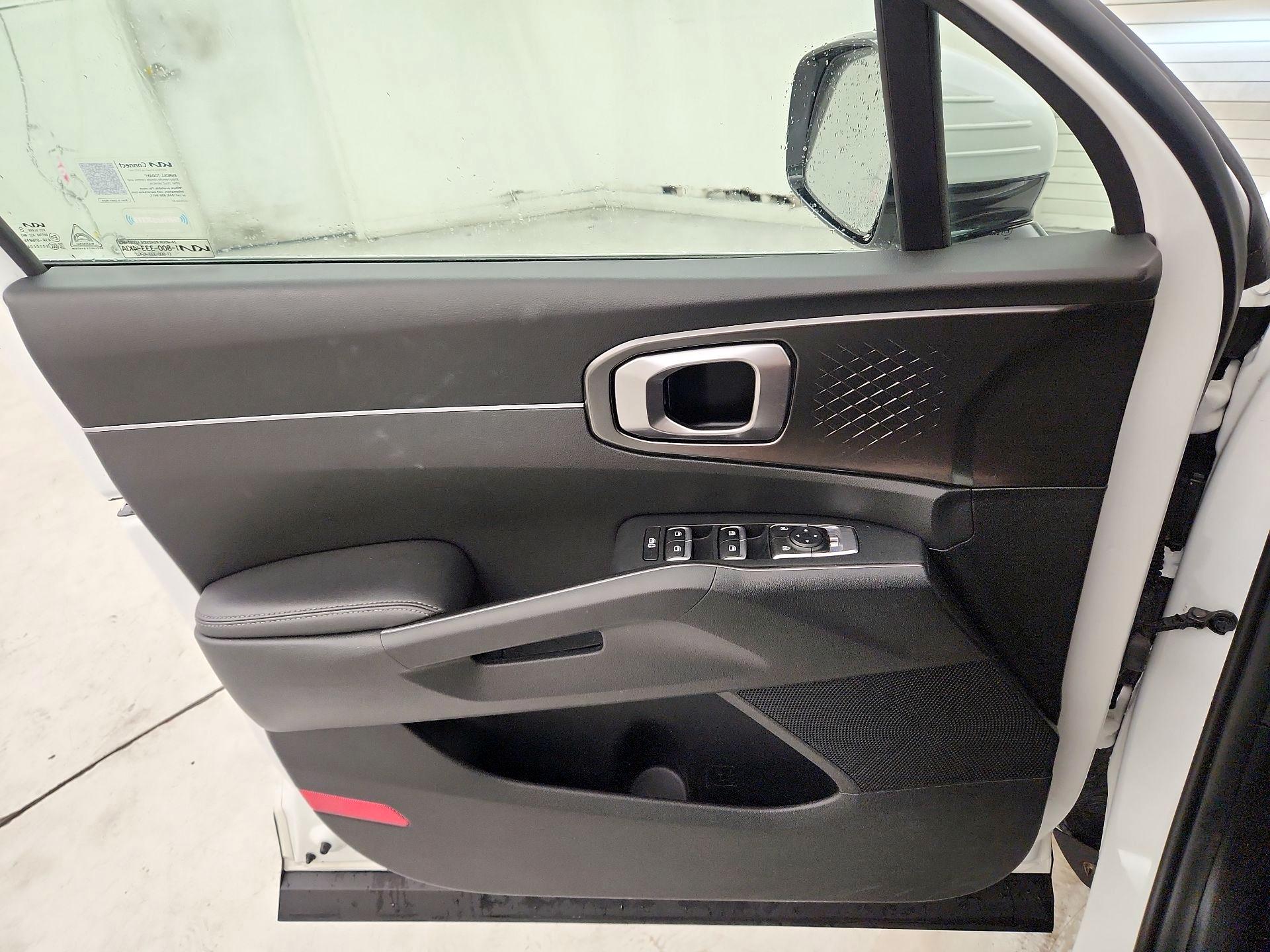 Thumbnail: 2023 Kia Sorento - 12